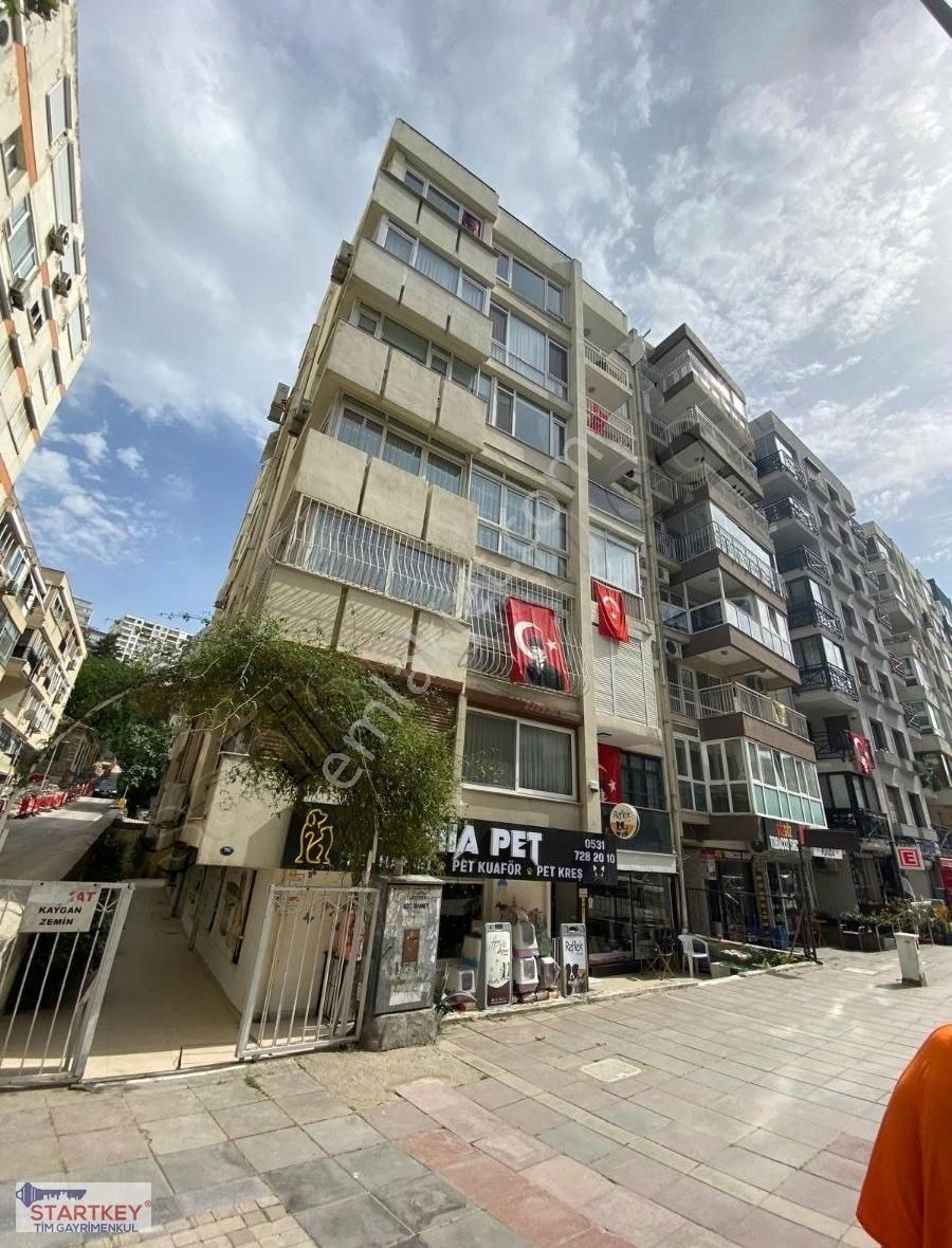 Mithatpaşa Cd Sadıkbey Durağında Ebeveyn Banyolu 3+1 Satılık