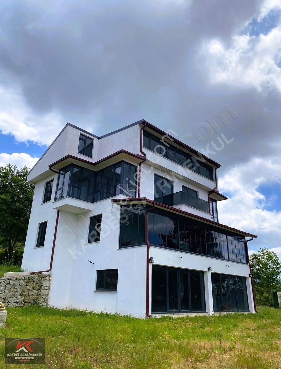 Çamçukur 'da Köprü Deniz Manzaralı Satılık Sıfır Fourleks Villa