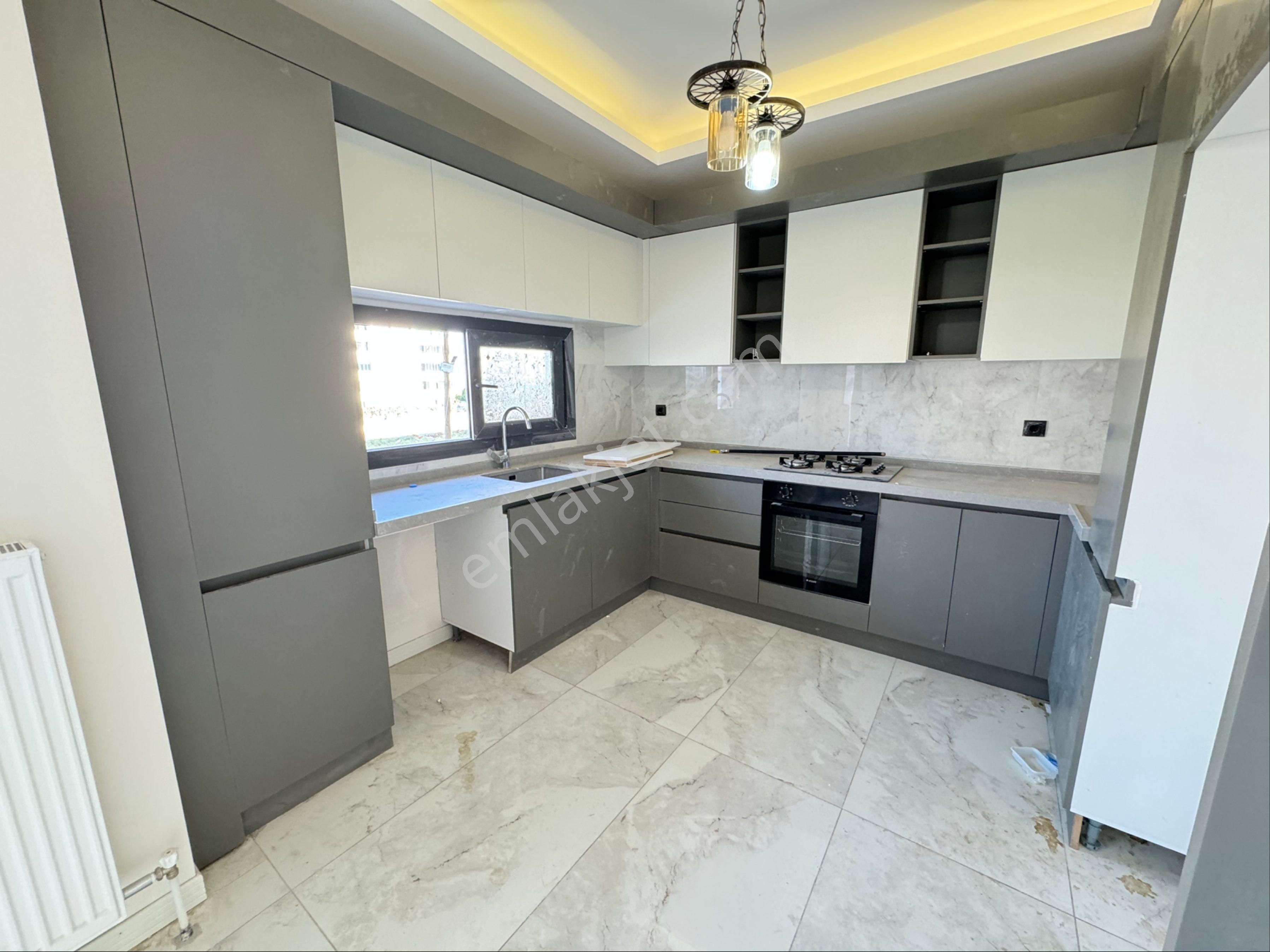Fuar Alanı Yanı Kiralık 3+1 Daire