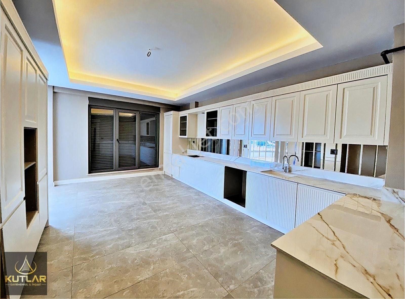 Kutlar'dan Osmangazi Mah C. Parkı Karşısı Aa Plus 4+1 Son Daire