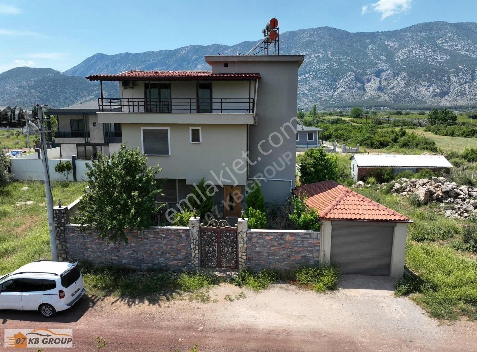 07kb Emlaktan Döşemealtı Müstakil 8+2 Tripleks Villa