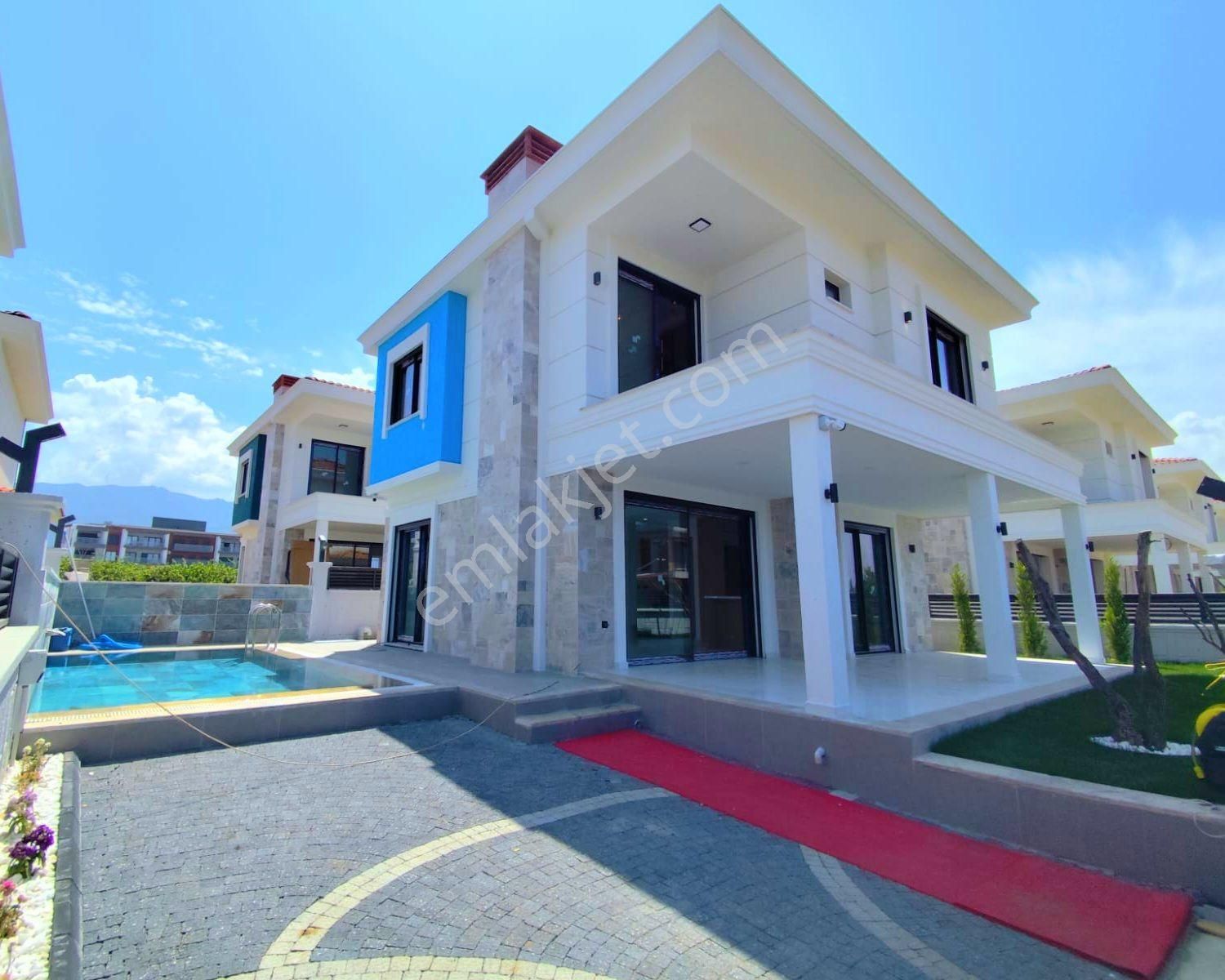 Kuşadasında Özel Havuzlu Akıllı Ev Sistemli Tek Müstakil Sıfır Villa