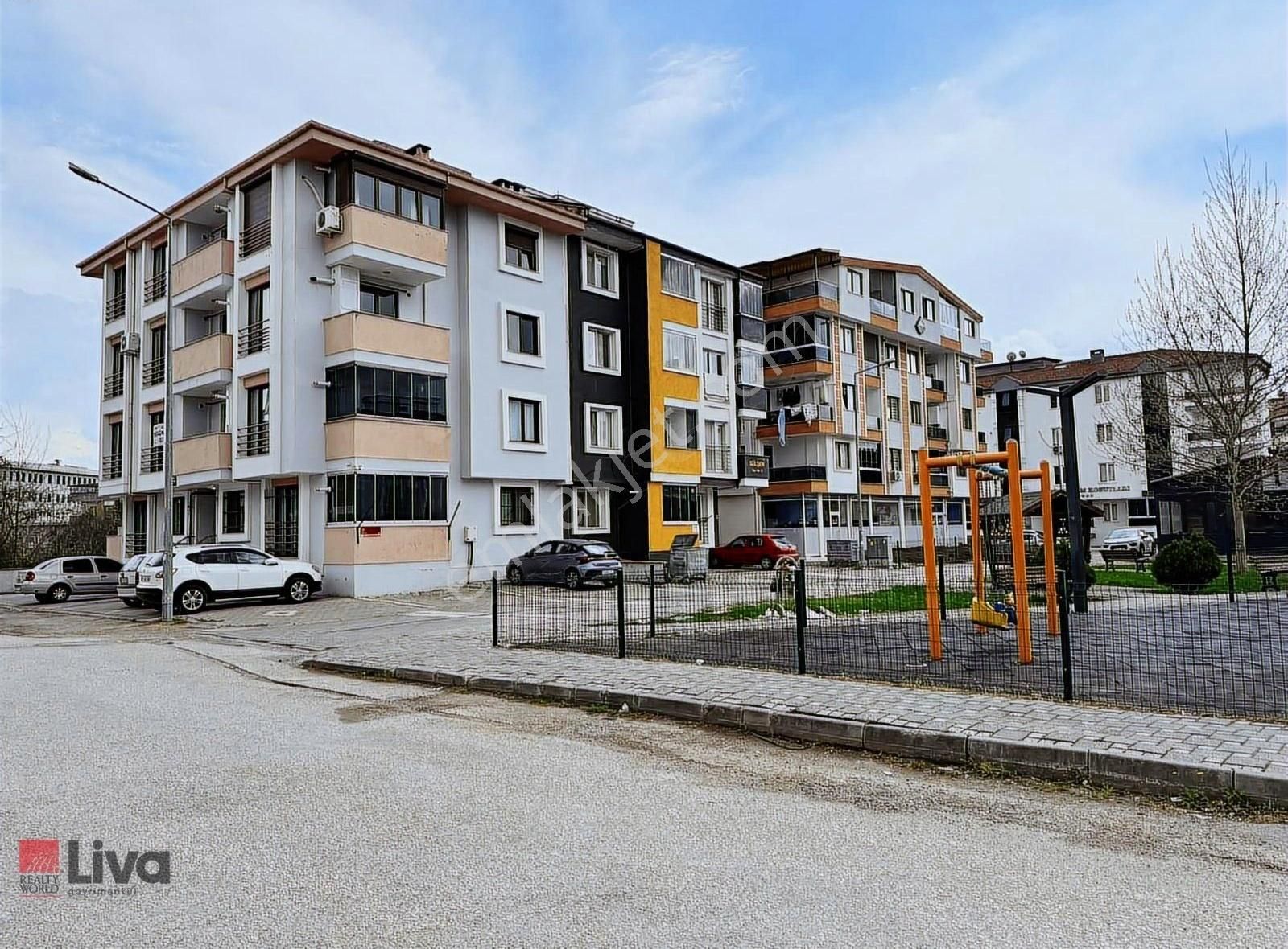 Liva Dan Adliye Hemen Arkası Önü Park Alanı Arakat