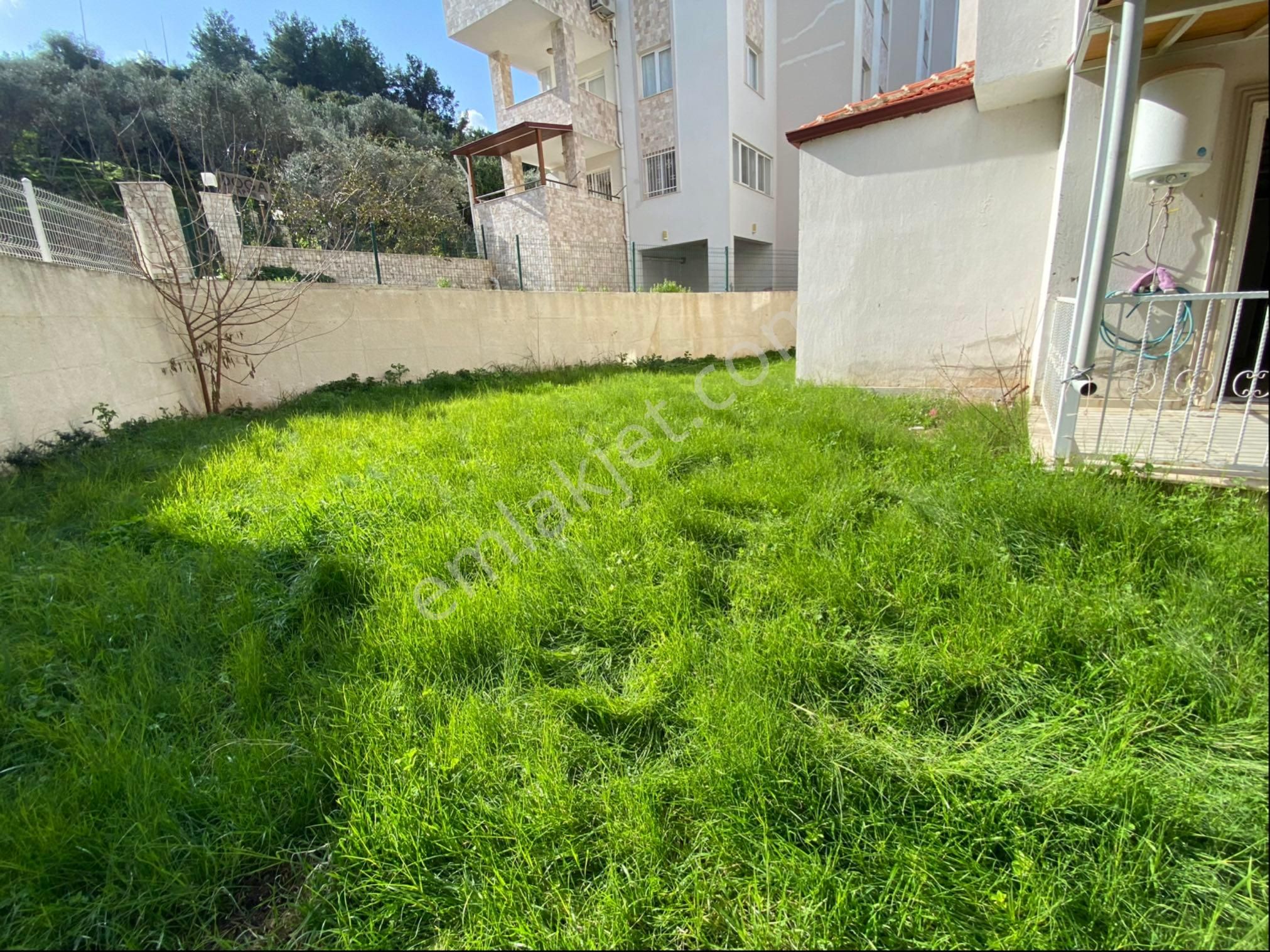 Aydın Kuşadası Güzelçamlı'da Satılık Bahçeli 2+1 Yazlık Daire
