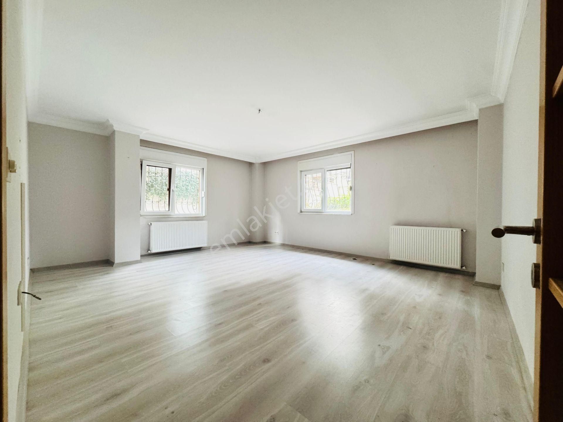 Çamlık'da Yeni Bina Giriş Kat Ayrı Mutfak Ön Cephe2+1