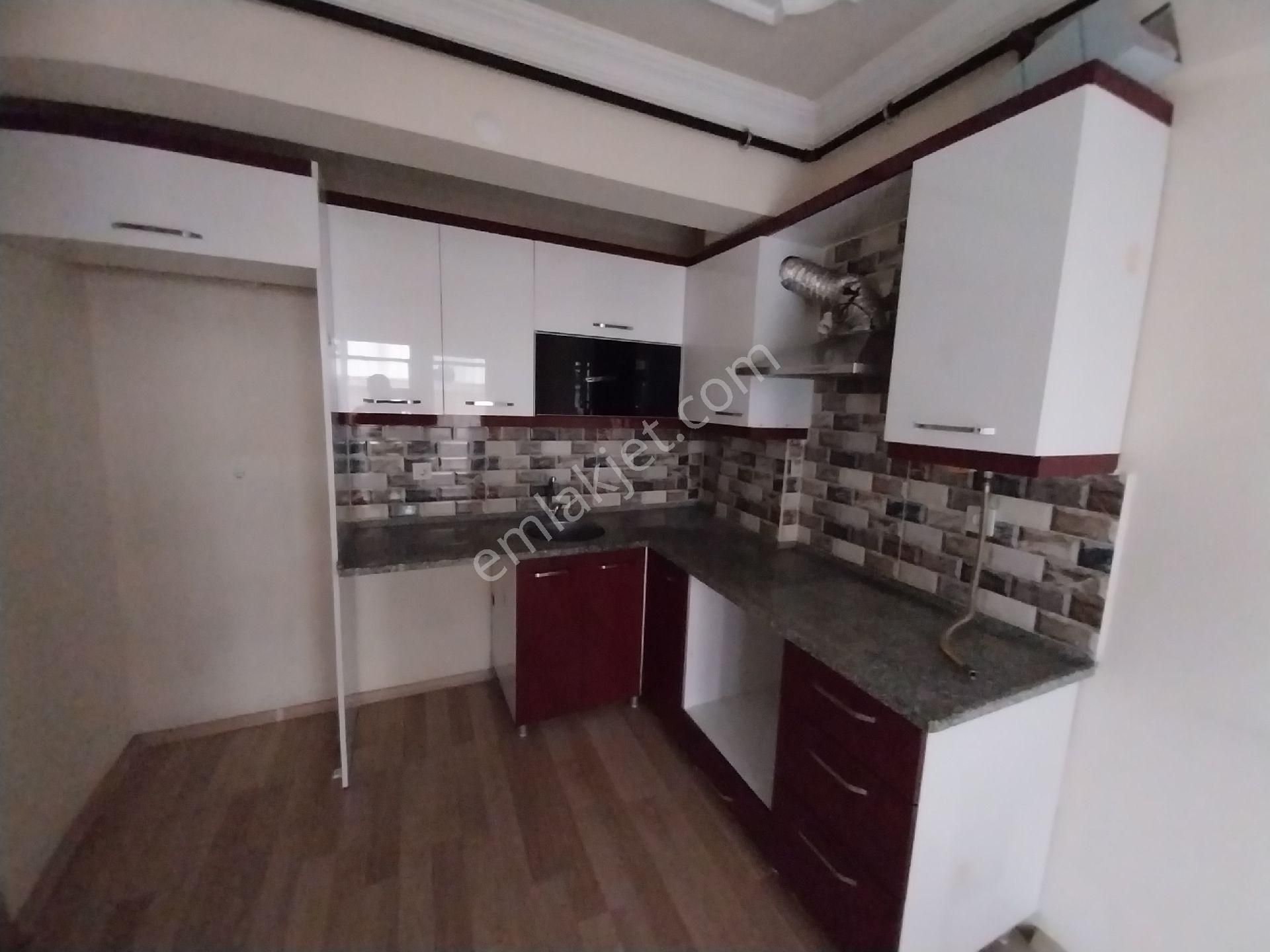 Barbaros Mahallesi'nde 2+1 Açık Mutfaklı Yüksek Zemin Kiralık Daire