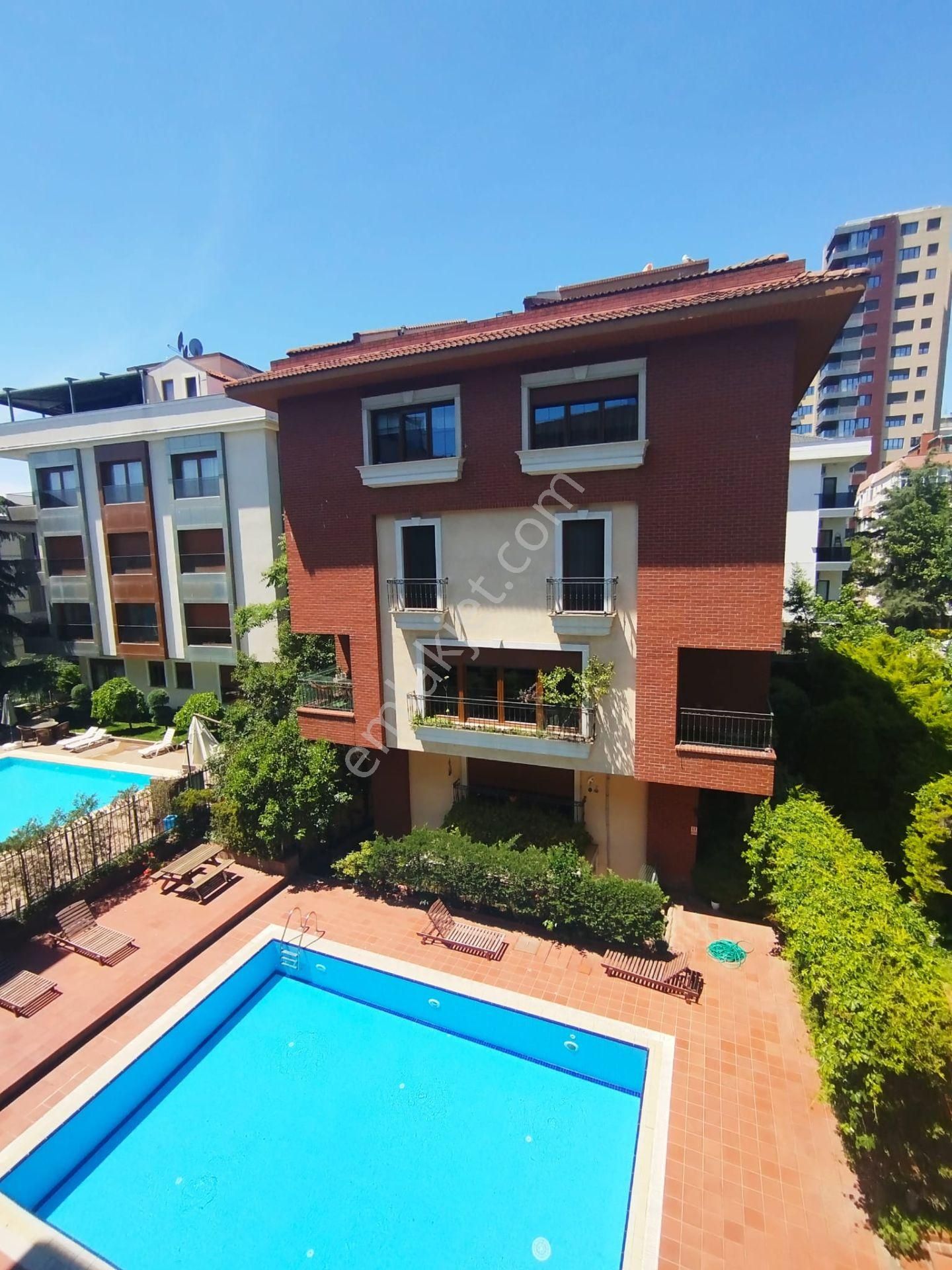 Fenerbahçe Yalı Parsellerin'de Dalyan Parkına 4. Bina Havuzlu 250m2 Katta Tek