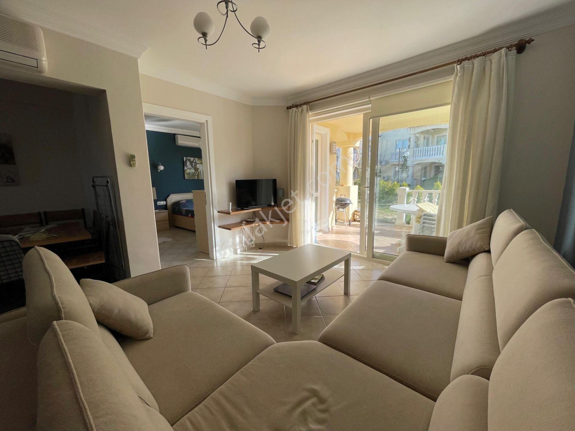 Bodrum Adabükü Fcc'de Özel Plajlı Sitede Bahçeli Ve Havuzlu 2+1