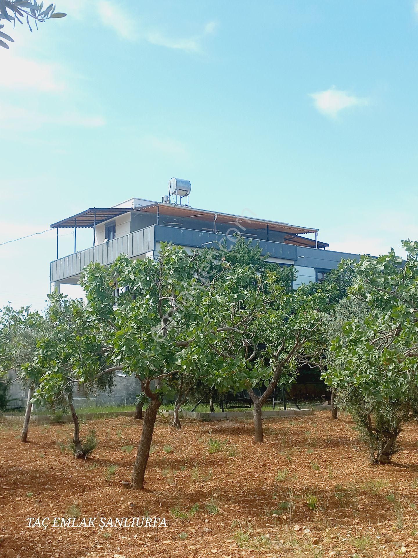 Satılık Mükemmel Konumda 3 Katlı Villa Eşyalı