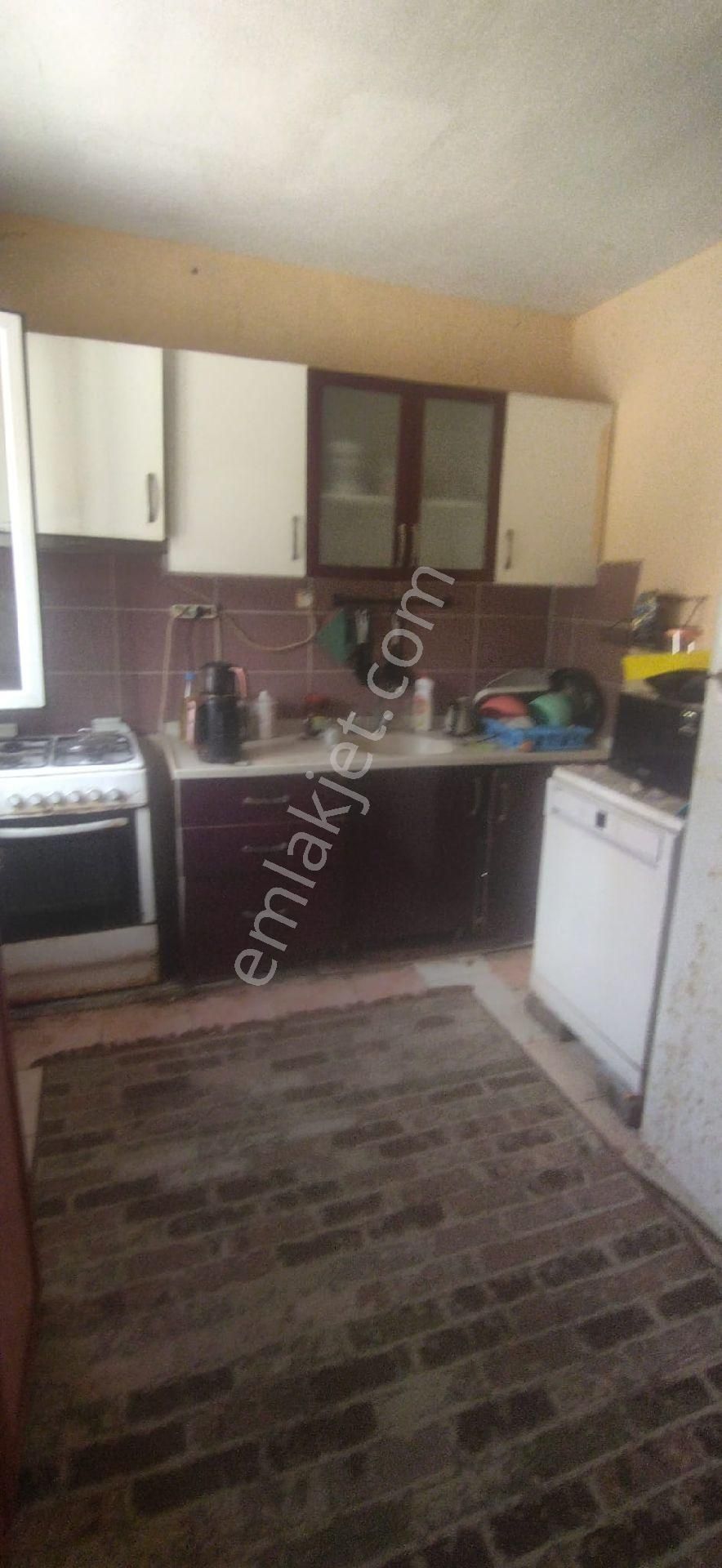 Adana Seyhan Onur Mahallesi'nde Satılık Tek Katlı Geniş Arsa Üzerinde 2+1 Müstakil Ev