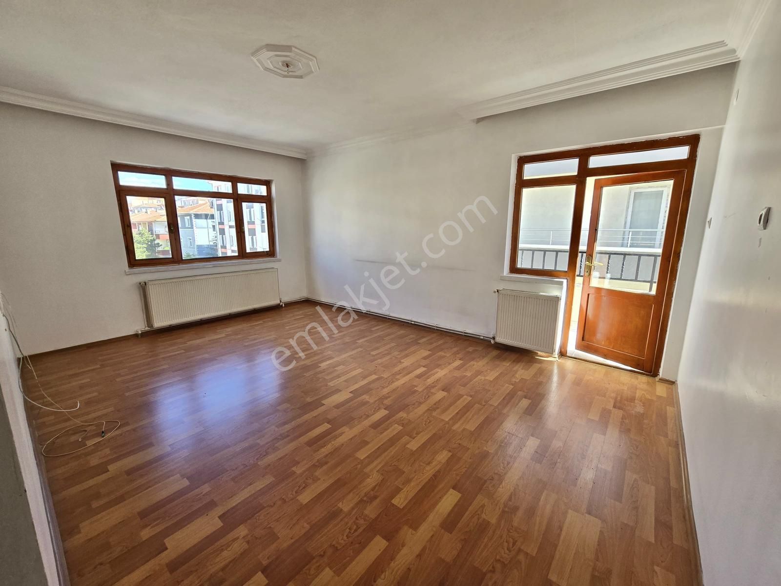 Ulukan'dan M.çakmak Mah'de Ara Katta Salon Bağımsız 3+1 Satılık Daire