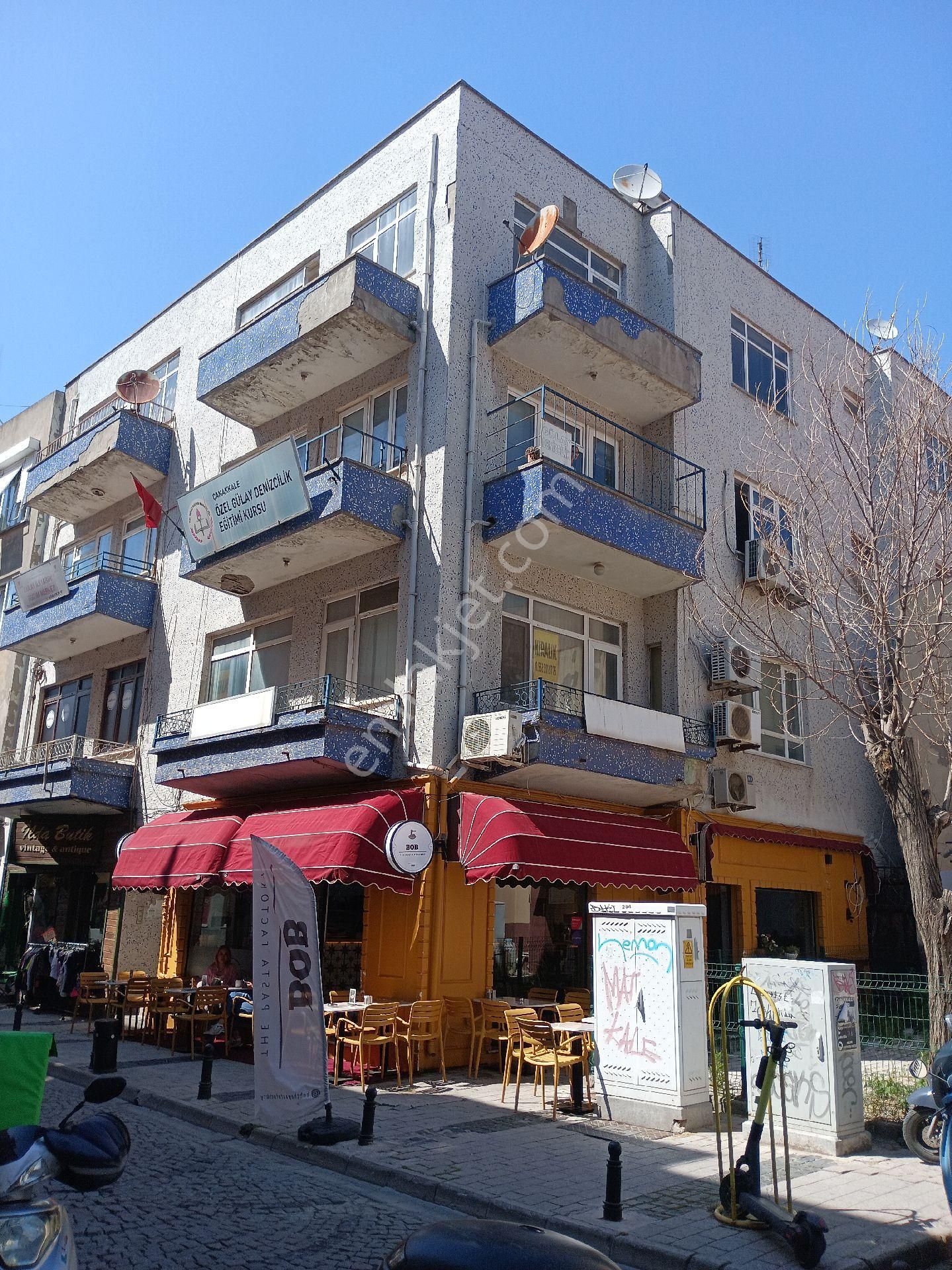 Popüler Eski Mahkeme Sokakta Tabela Değeri Yüksek Eşyalı Ofis