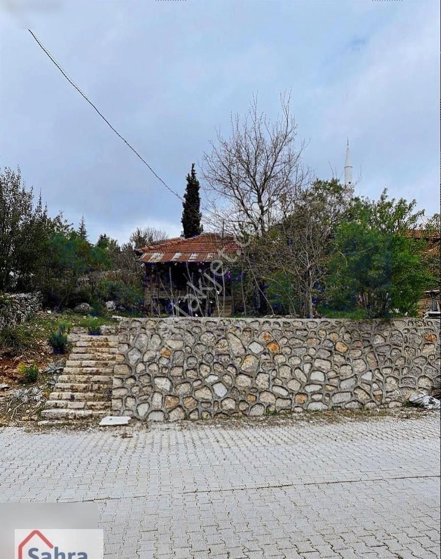 Bucak Yunus Emre Mah. 400m2 Manzaralı Ev Ve Arsası
