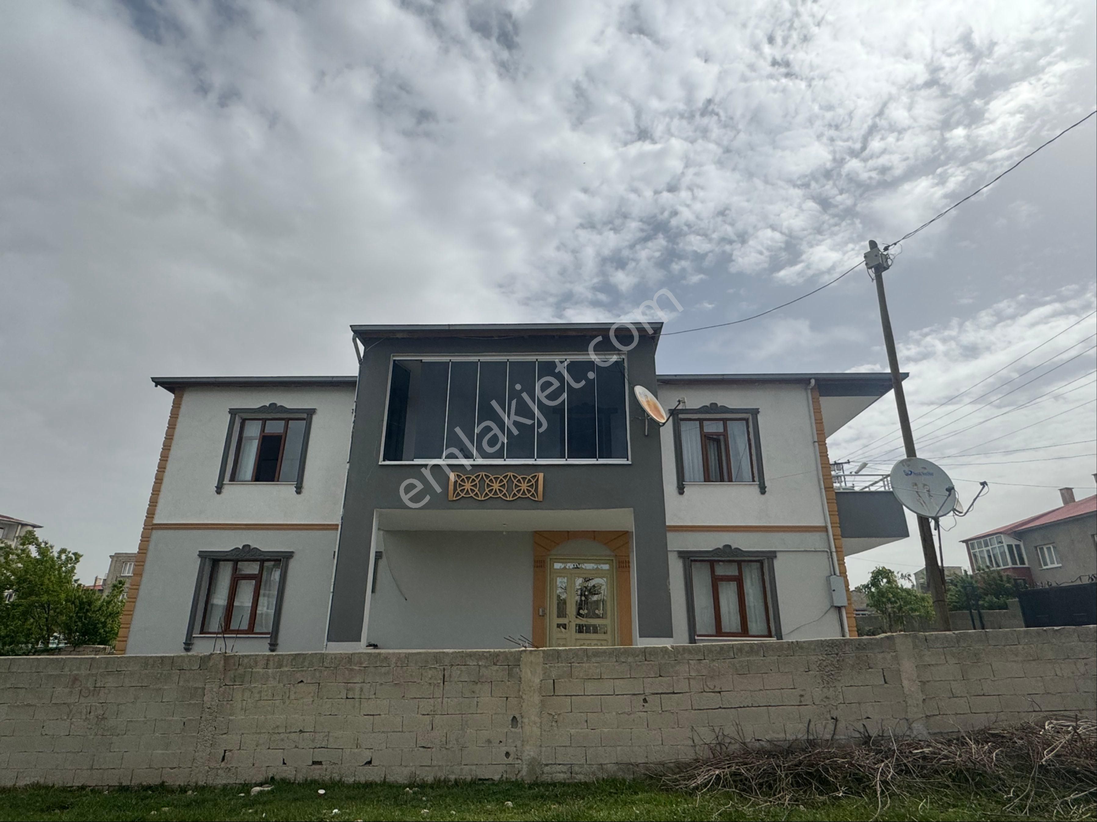 Van İpekyolu Yeni Mahallede Bahçeli Özenle Yapılmış Müstakil Yeni Yapı
