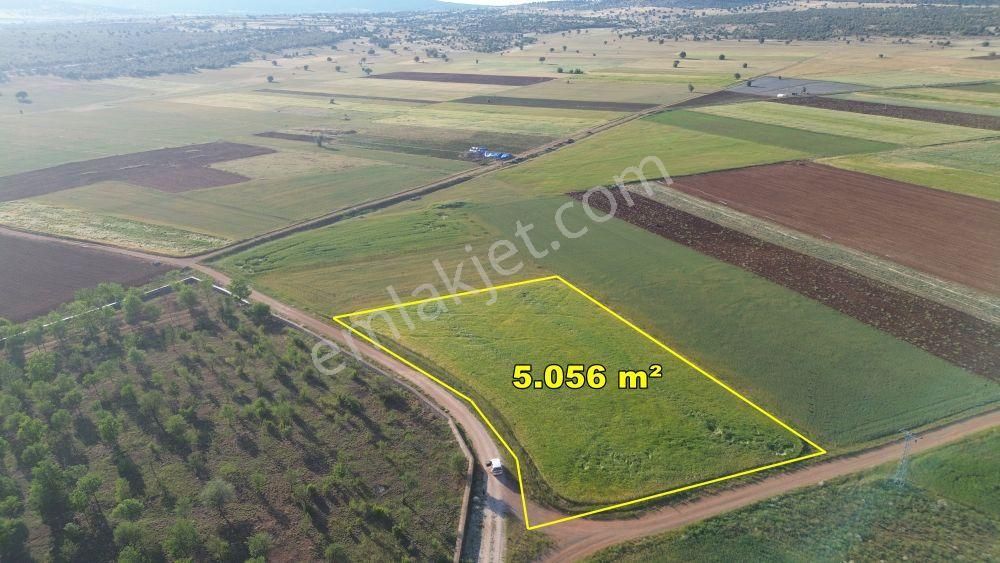 Akören Karahüyük De 5.056 M2 Müstakil Tapulu Arazi
