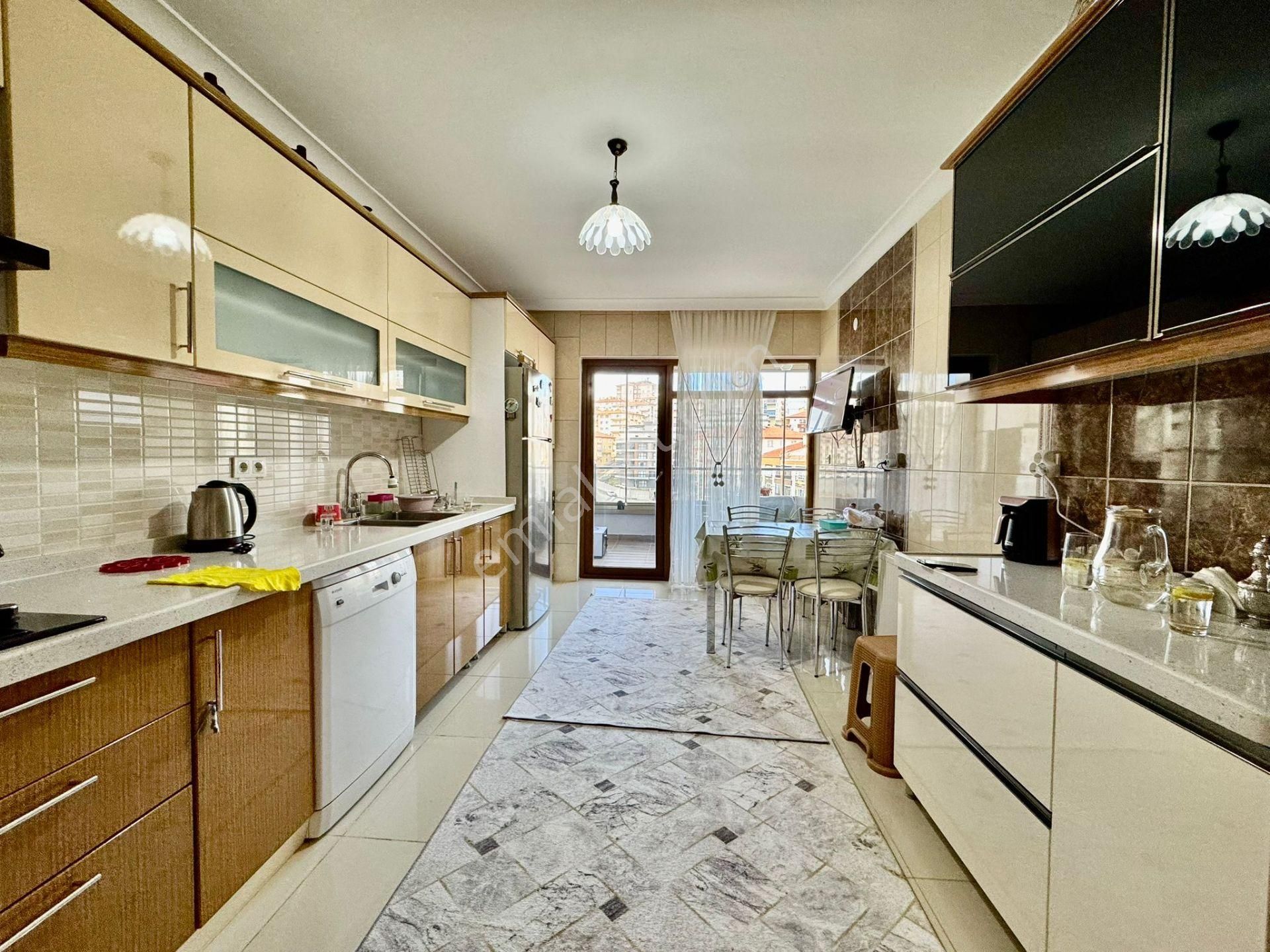 Ufuk Kılıç Emlak'tan Full Donanımlı Lüx Sitede G.odalı Güney Cephe 4+1