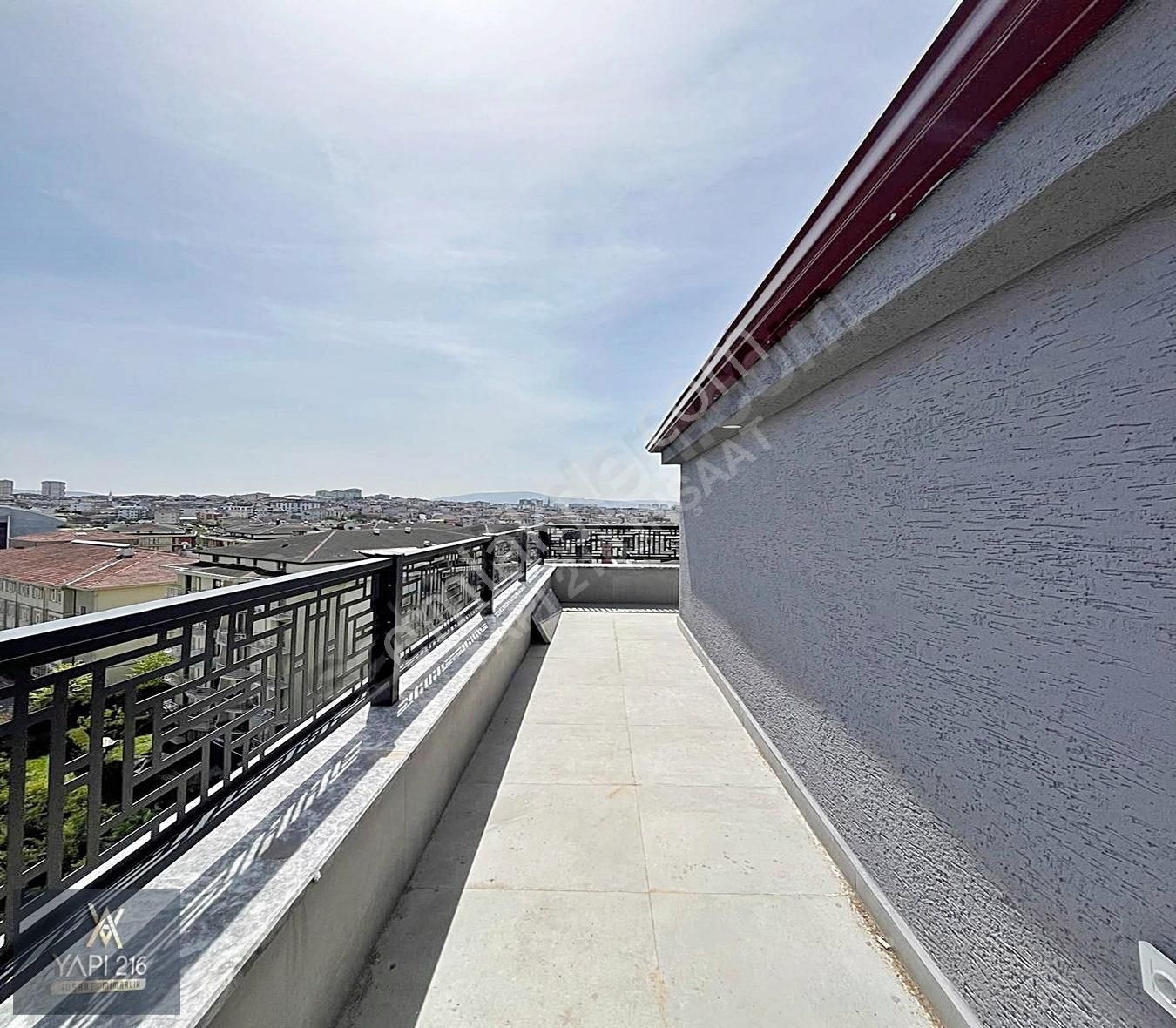 Yapı 216'dan Ayrı Girişli Yüksek Tavanlı 4+1 Satılık Daire