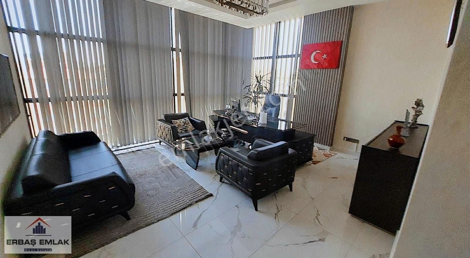 Plazada Kiralik 3 Odalı Ofis
