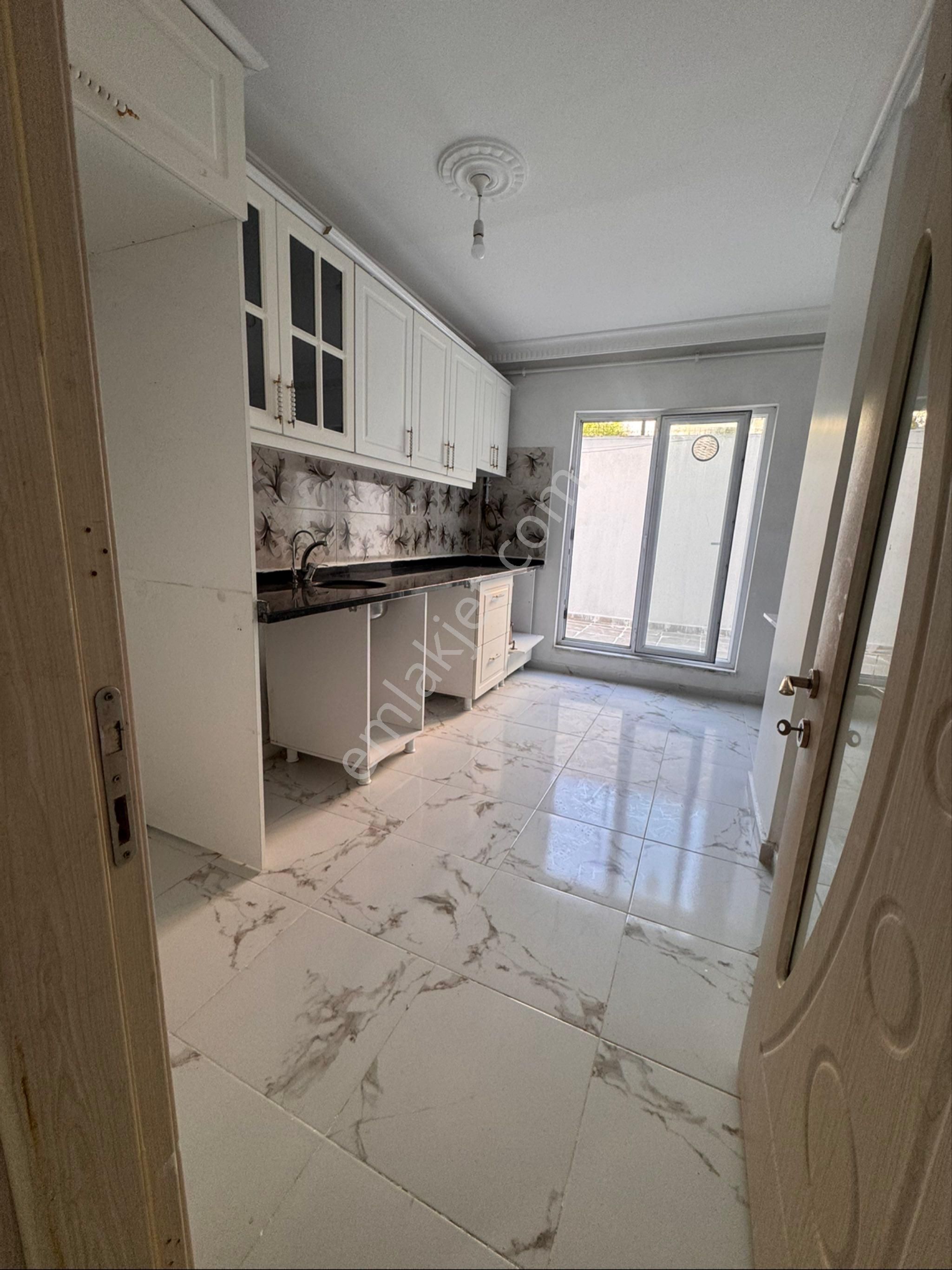 Satılık Arnavutköy Atatürk Mah.2+1 Bahçe Katı