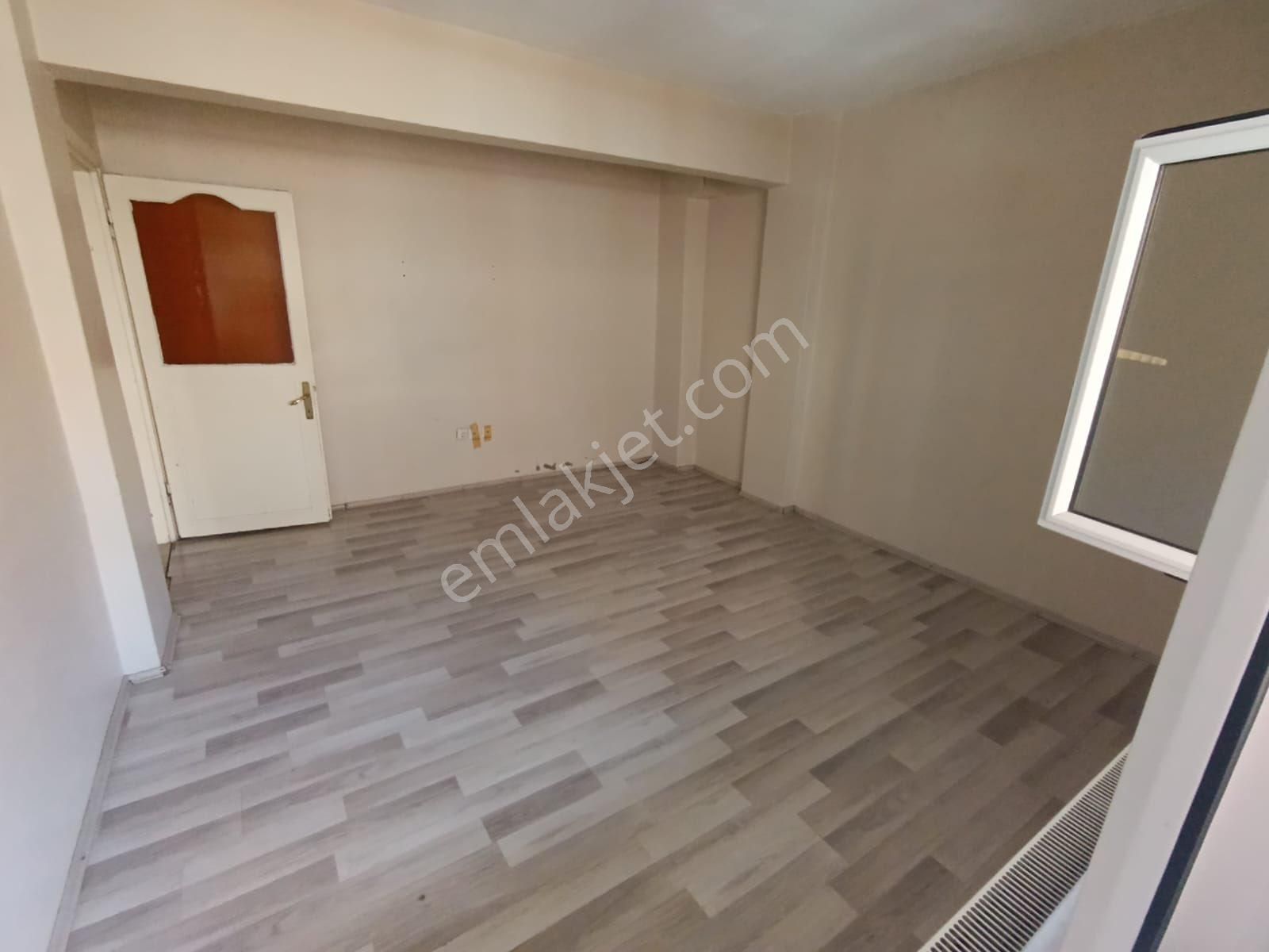 Sultançiftliği Mahallesi 2+1 110 M2 2. Kat Kiralık Temiz Daire