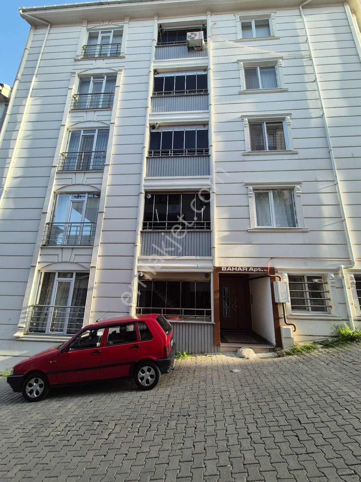 Muratlı Caddesinde Acil Satılık