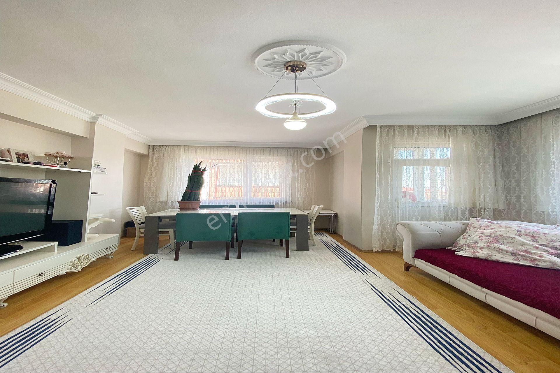 İnönü Mahallesinde 100 M2 Manzaralı Çift Balkonlu 2+1 Arakat