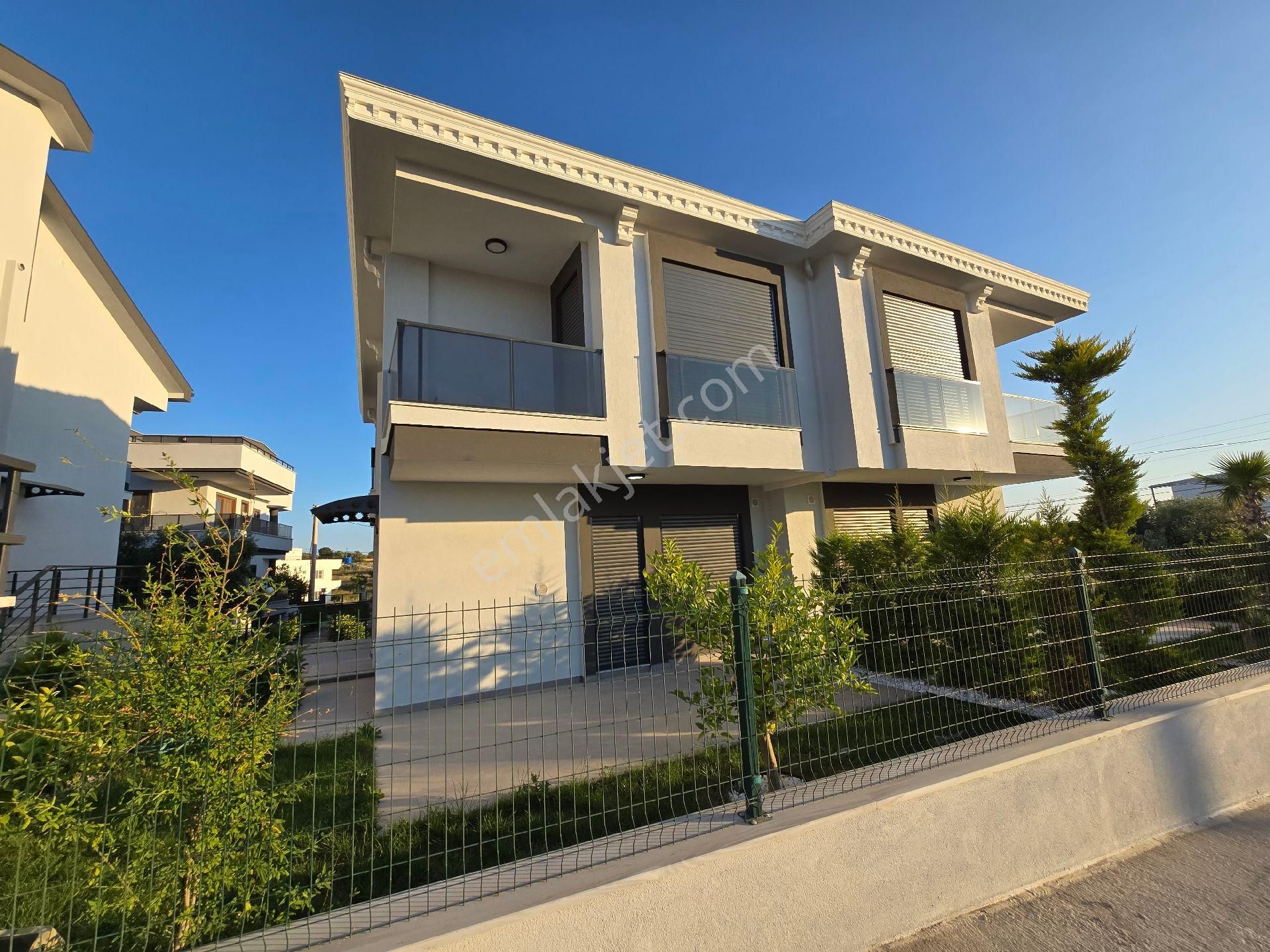 Didim Merkez'de Havuzlu Site İçerisinde Bahçeli 3+1 Villalar - Görsel 2