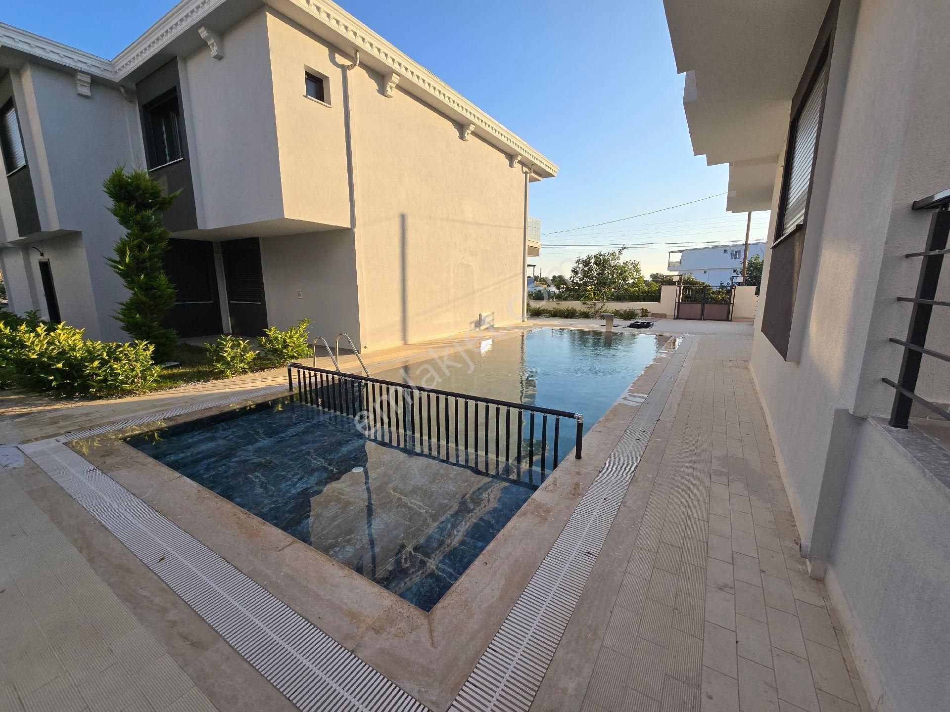 Didim Merkez'de Havuzlu Site İçerisinde Bahçeli 3+1 Villalar - Görsel 6