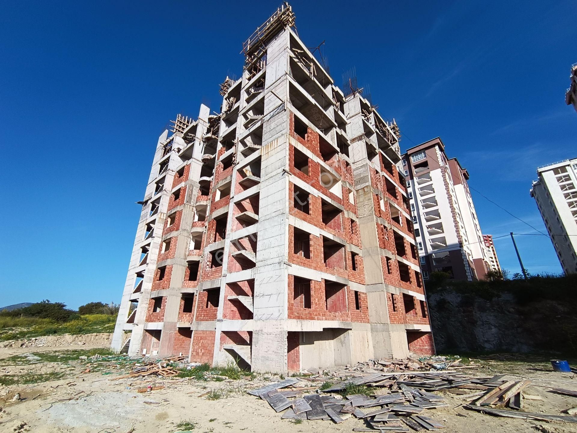 Kuşadası Uydukentte 2+1 8. Kat Satılık Daire