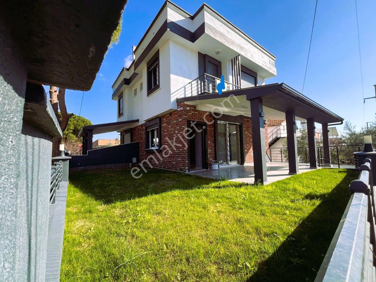 Yörükoglu Emlaktan Atatürk Te Geniş Bahçeli Villa