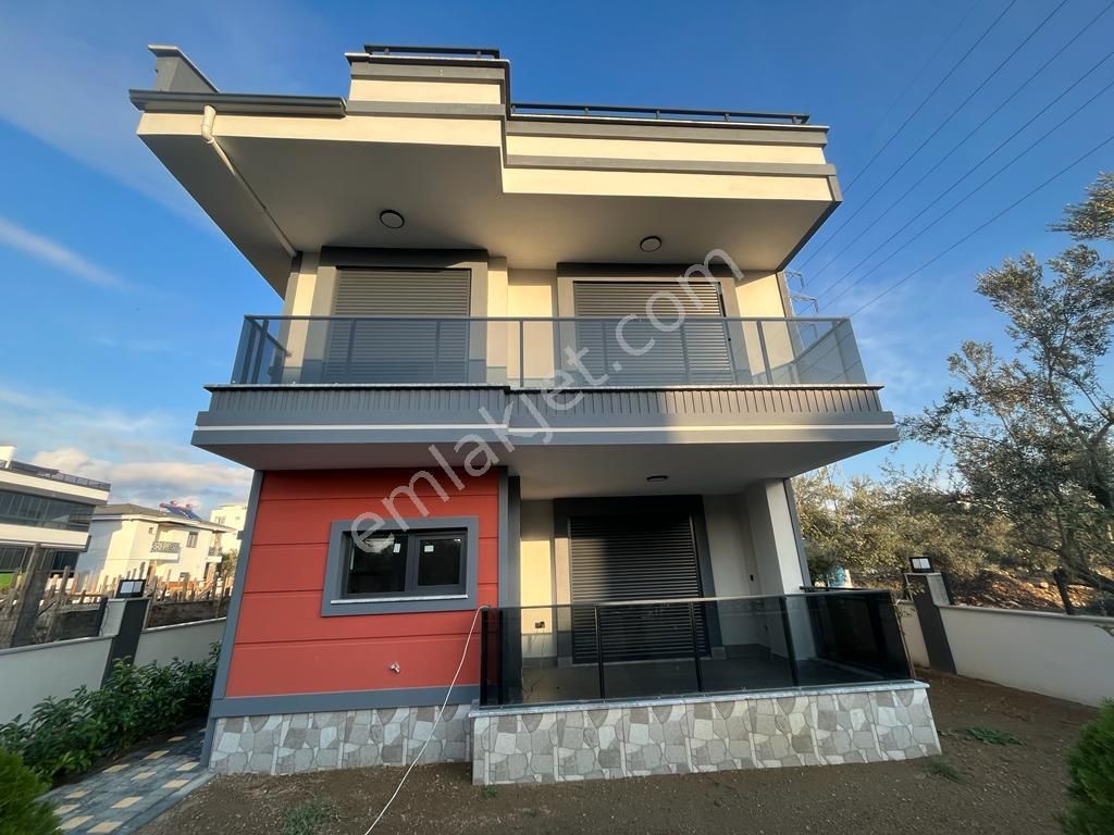 Parstan Zeytinlide Ayrı Mutfak Şık Tasarımlı 4+1 Satılık Villa