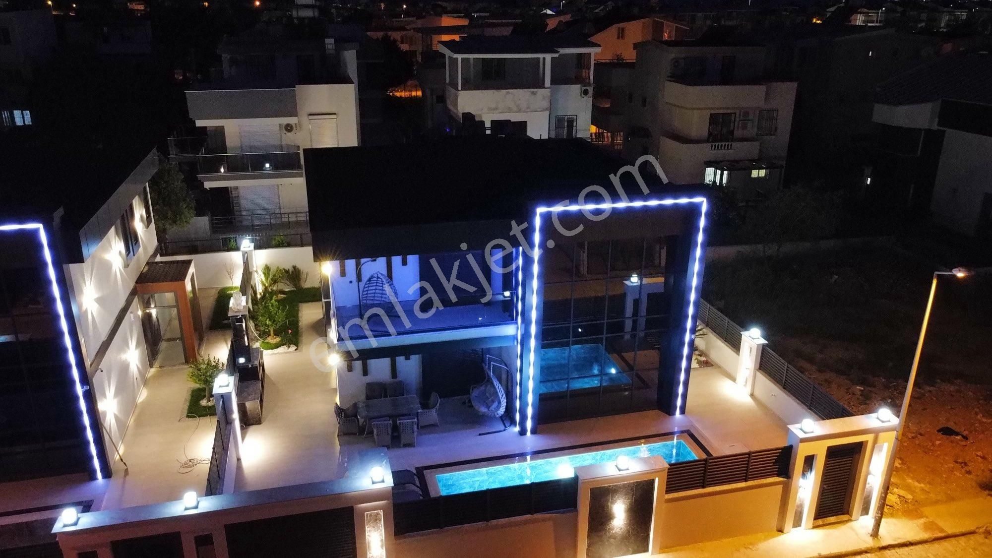 Didim Altınkum'da 300 M2 Arsa İçinde Full Eşyalı Ultra Lüks Villa