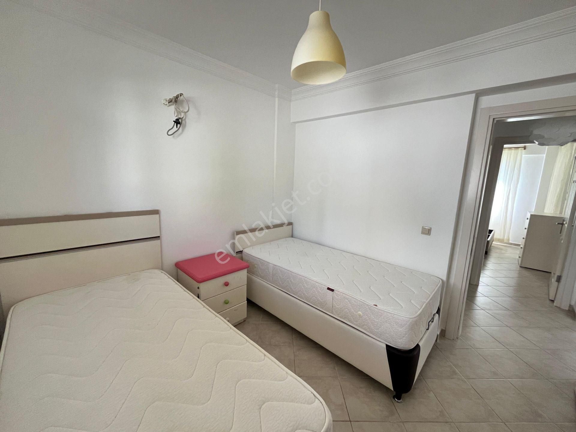 Adabükü Fcc'de Özel Plajlı, Havuzlu Sitesinde 2+1 Kiralık Daire
