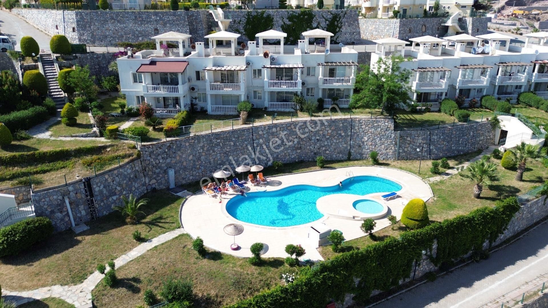 Adabükü Fcc'de Özel Plajlı, Havuzlu Sitesinde 2+1 Kiralık Daire - Görsel 25