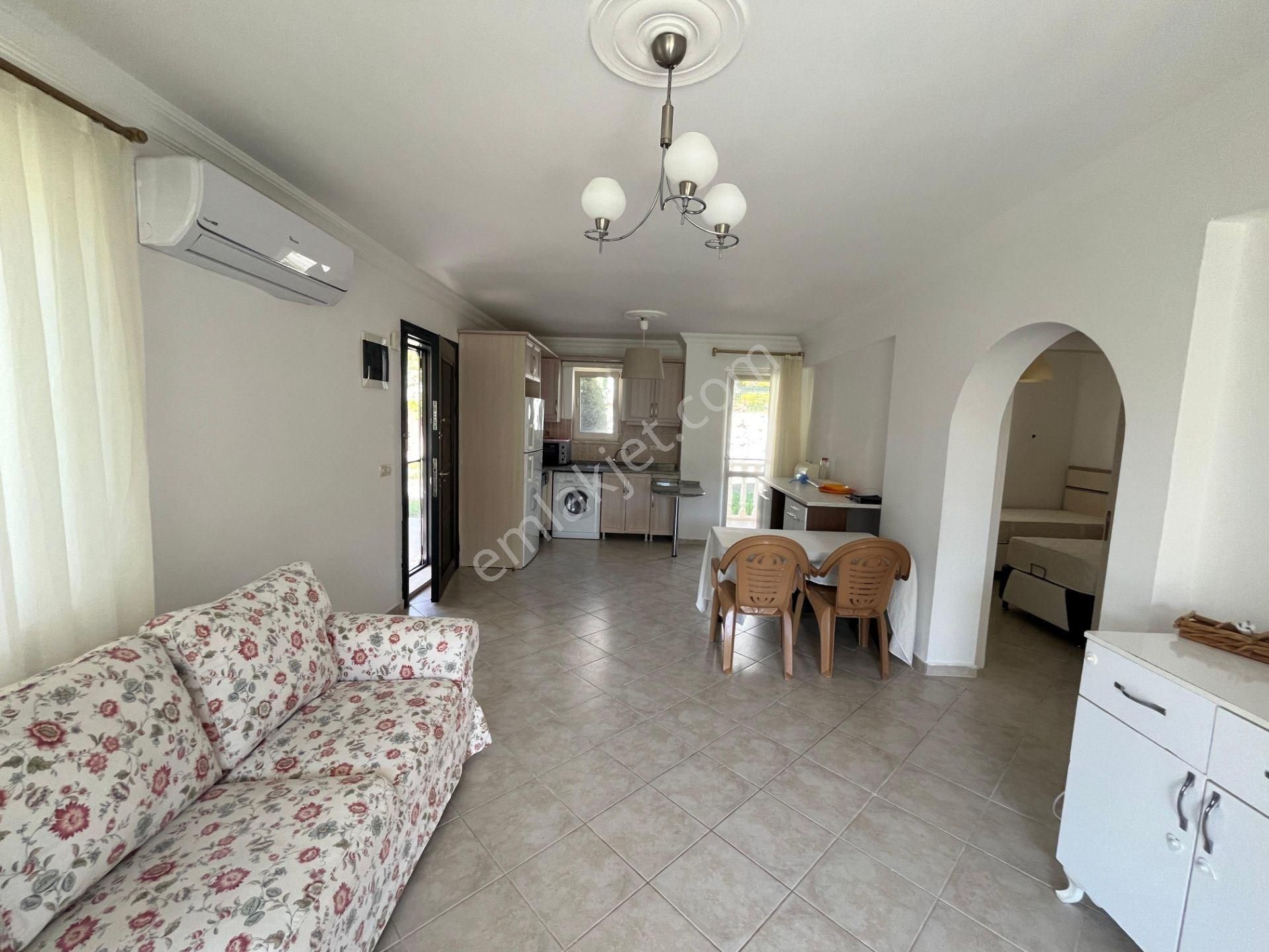 Adabükü Fcc'de Özel Plajlı, Havuzlu Sitesinde 2+1 Kiralık Daire - Görsel 8
