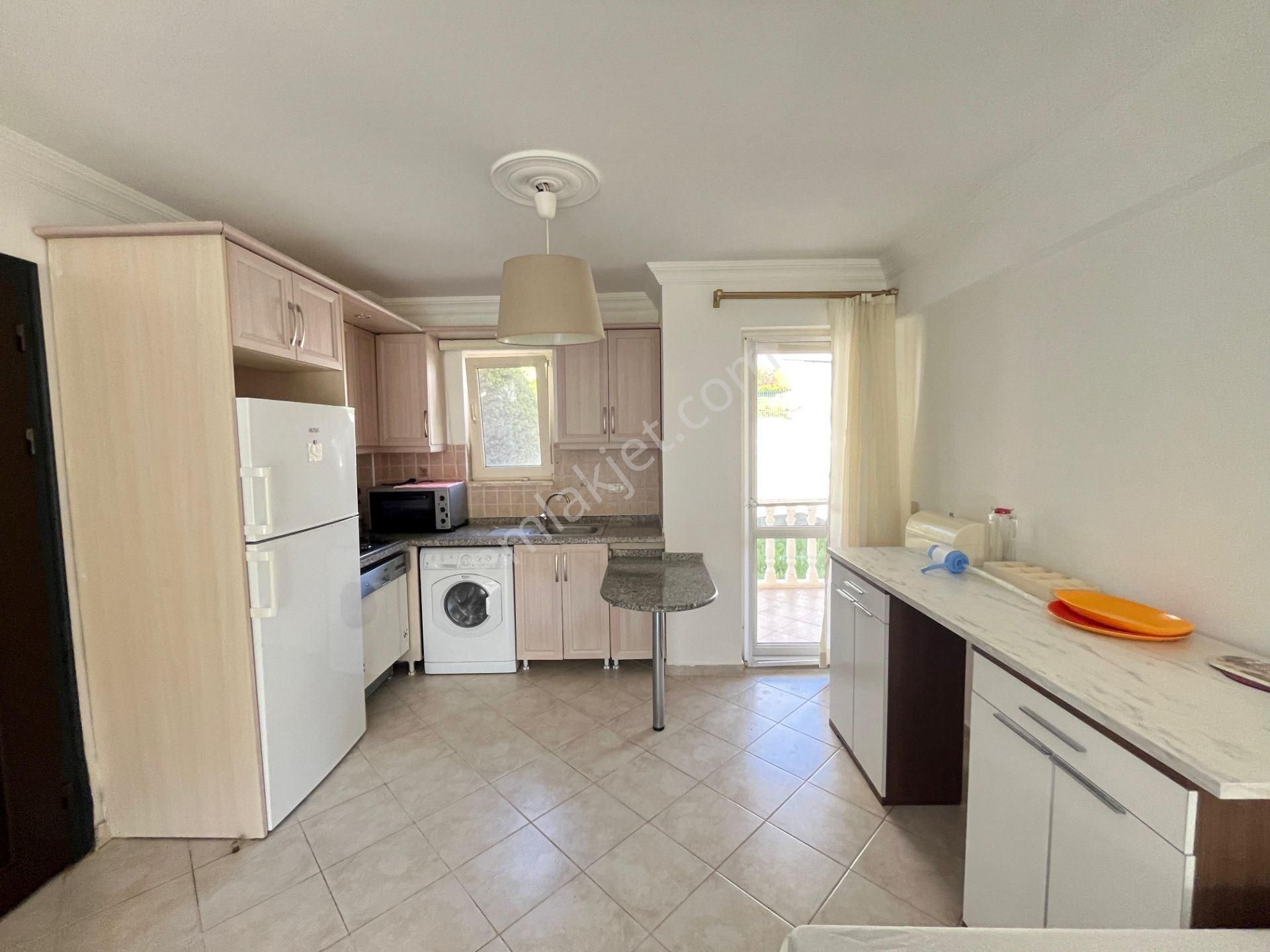 Adabükü Fcc'de Özel Plajlı, Havuzlu Sitesinde 2+1 Kiralık Daire - Görsel 12