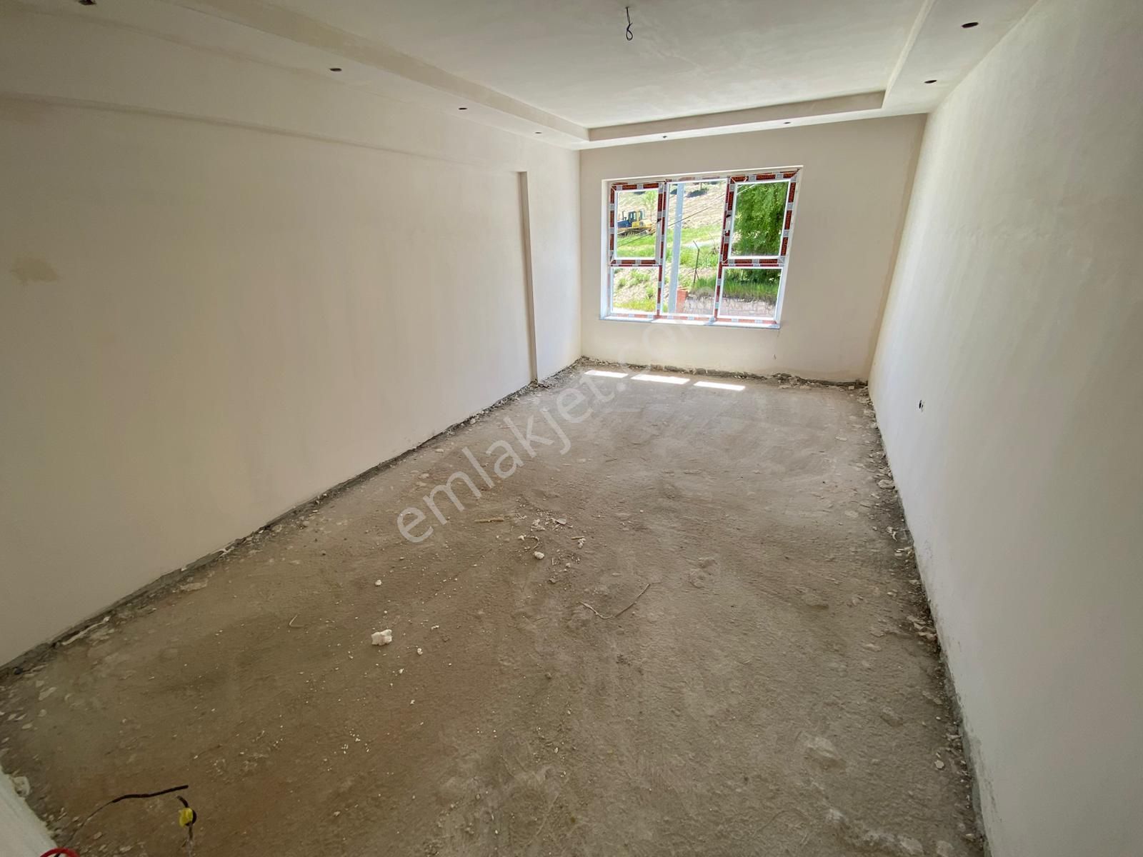 Emek Mah. Cadde Üzeri Park Manzaralı 3+1 Daire/ Blk-2