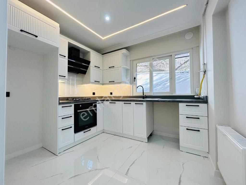 Altıntepe Sahilde 3+1 Bahçe Teraslı Lüx