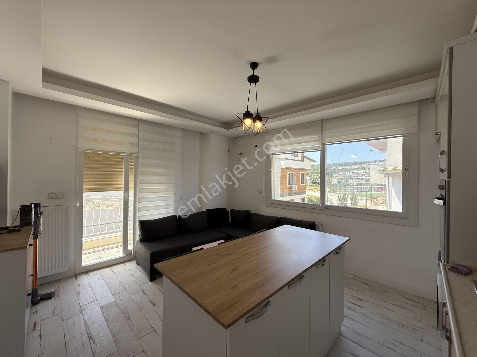Sığacık Marina’ya 50 Metre Mesafede, Full Eşyalı, Geniş Teraslı Dubleks Daire!