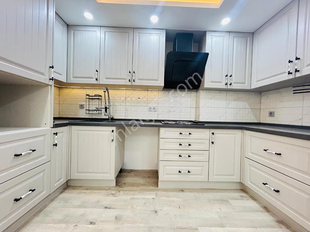 Bostancı Sınırında Ulaşıma Yakın,5 Yıllık,prestijli,2+1