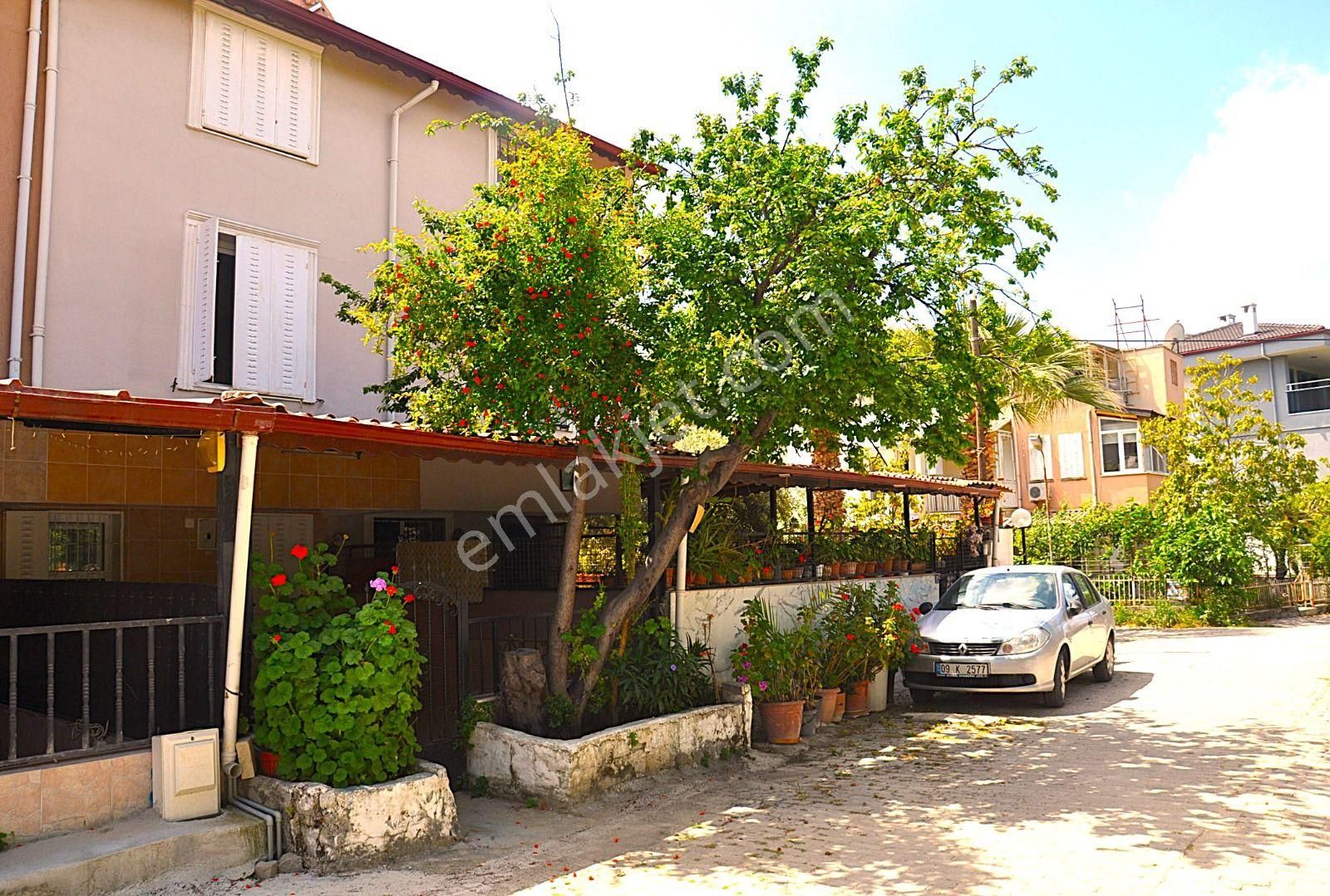 Kuşadası Kadınlar Denizine 450 Metre Uzaklıkta 5+1 Satılık Villa