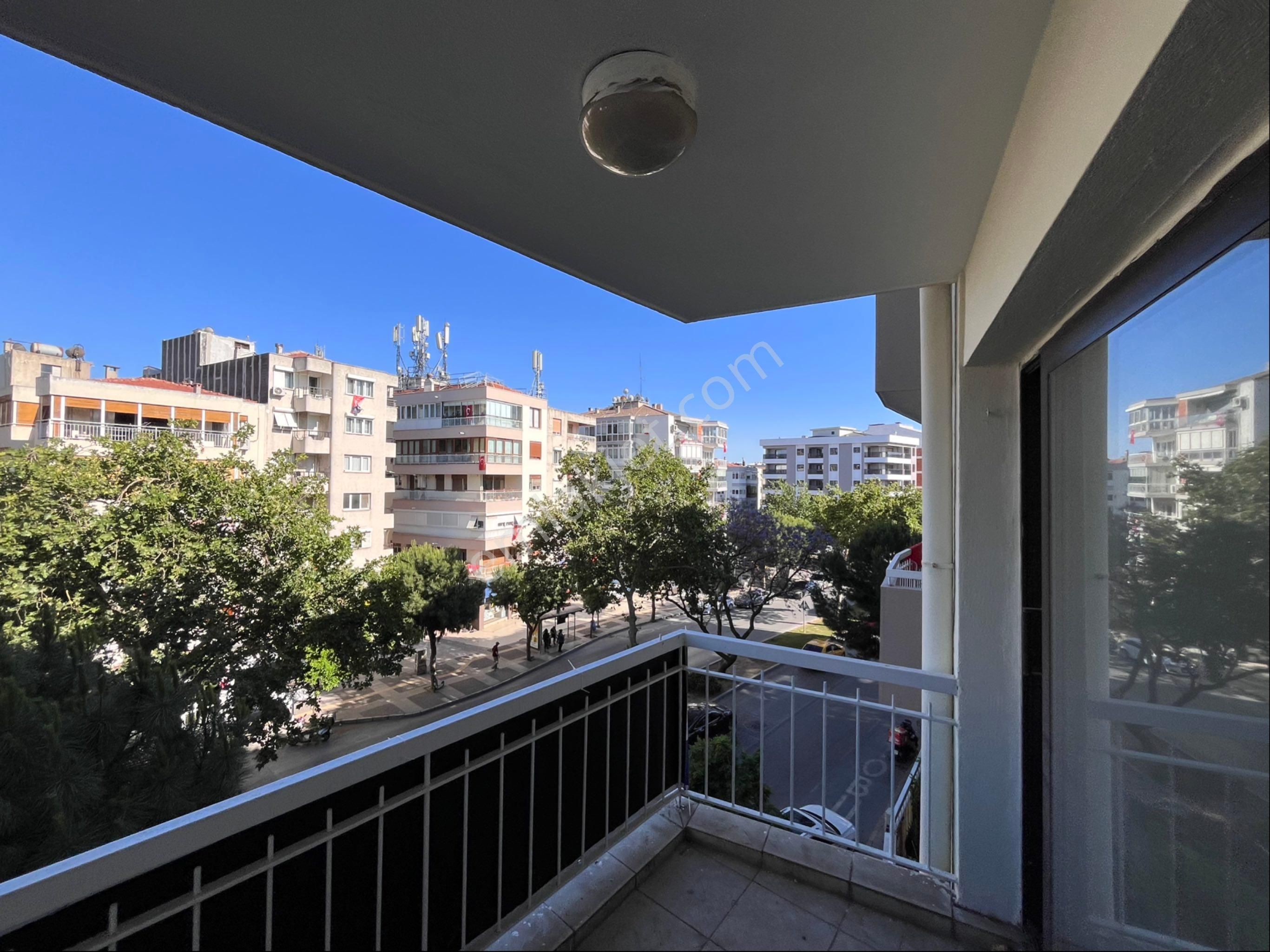 Girne Caddesi'nde Asansörlü Aydınlık Çift Cephe 3+1 Daire