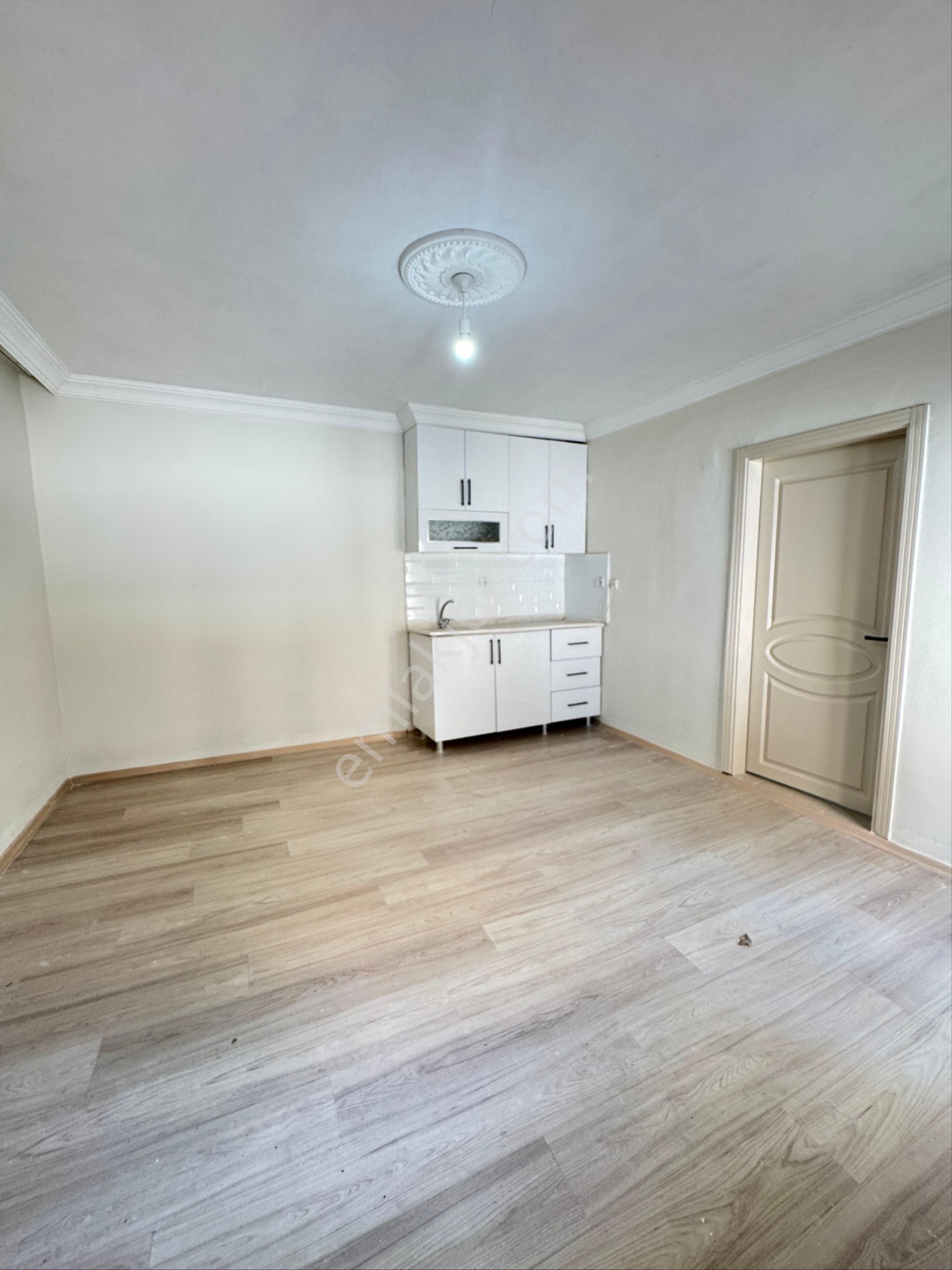 Yesilyurtta Metroya Yakın 2 Daire Seklinde 2+1 Ve 1+1 Full Extralı Cazip Müstakil Ev