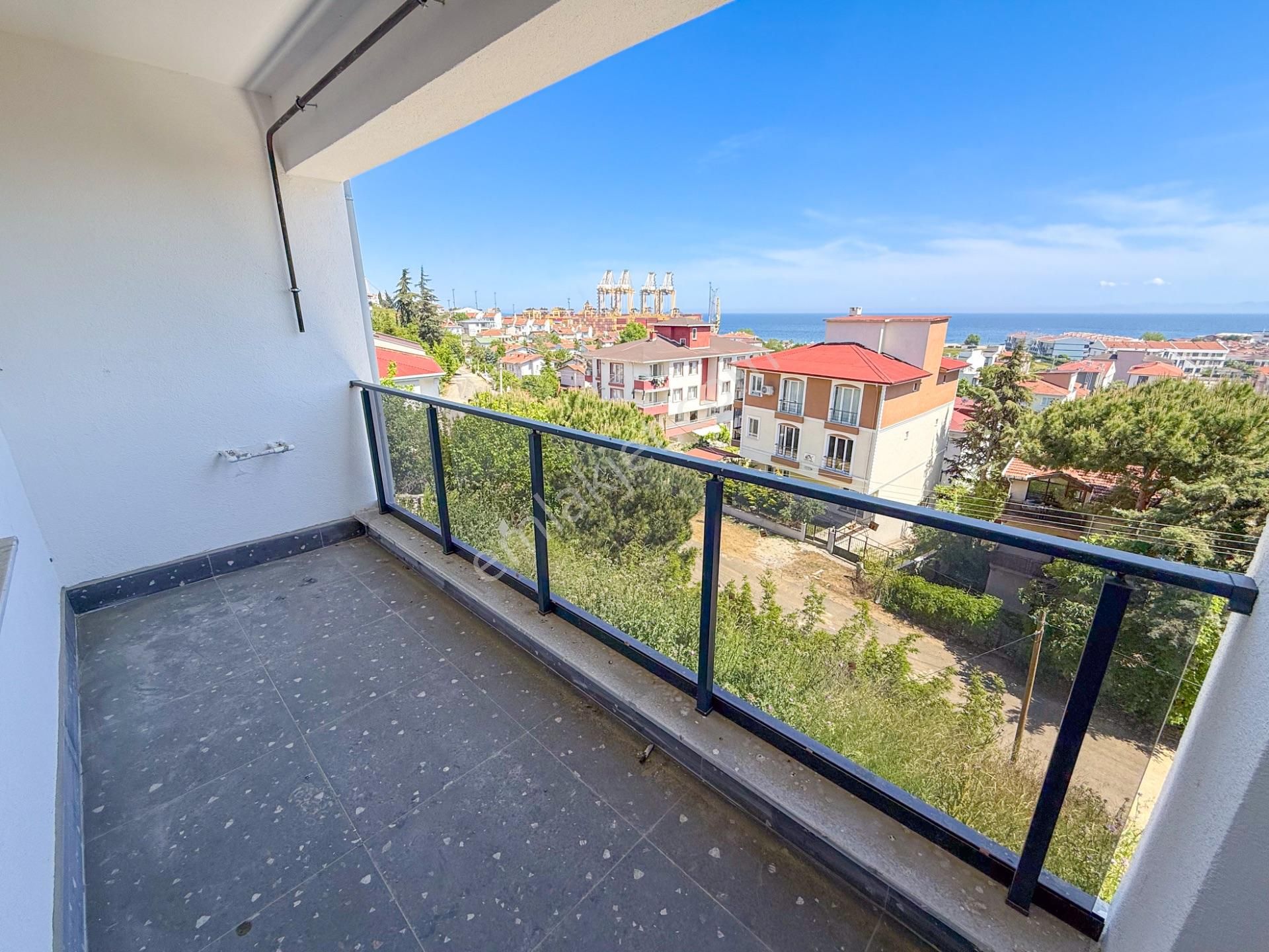 Kumbağ'da Deniz Manzaralı Geniş Balkonlu Satılık Sıfır 2+1 Daire - Görsel 15