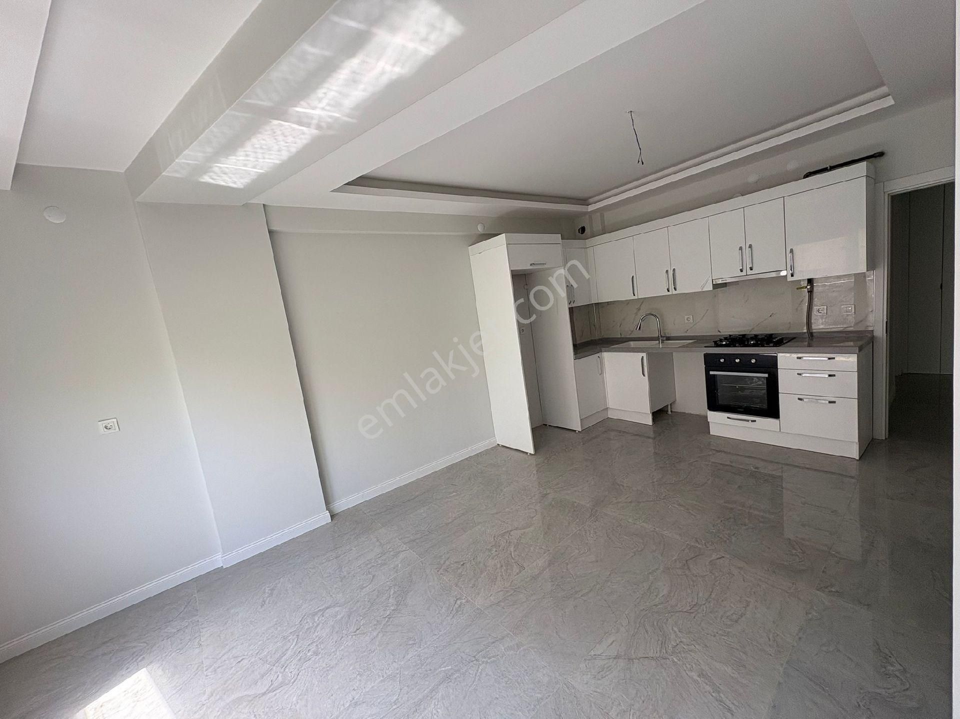 Buca Çevik-1 Meydan Yakını 2+1 Arakat Asansörlü Sıfır Lüks Daire