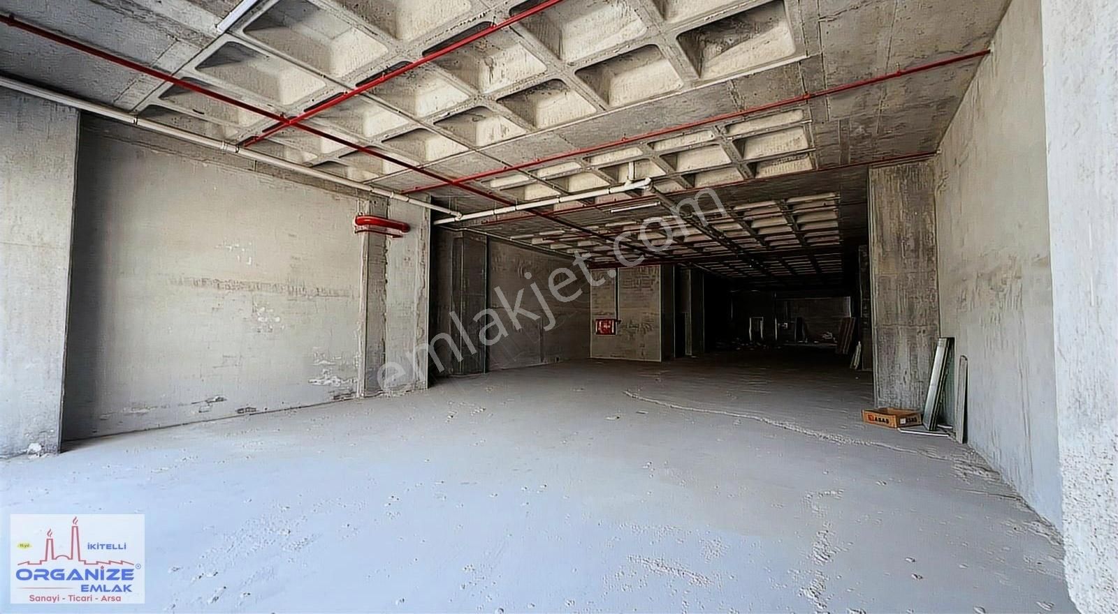 İkitelli Organize Emlak'tan 3050 M2 İmalat-depo Kamy-tır Yanaşır