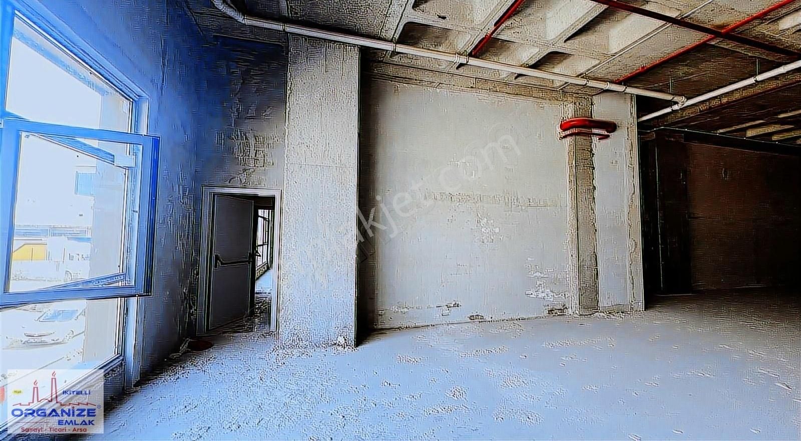 İkitelli Organize Emlak'tan 430 M2 Kamyon Tır Yanaşır