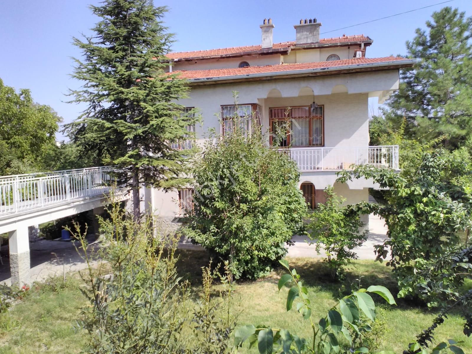 Konya Meram Da 1,498 M2 Arsa İçinde 2,5 Katlı Müstakil Evimiz Satılıktır. Villa Arsası Da Olabilir
