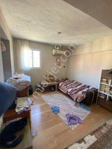 Bornova, Altındağ Serintepe'de Satılık 3 Katlı Müstakil Ev