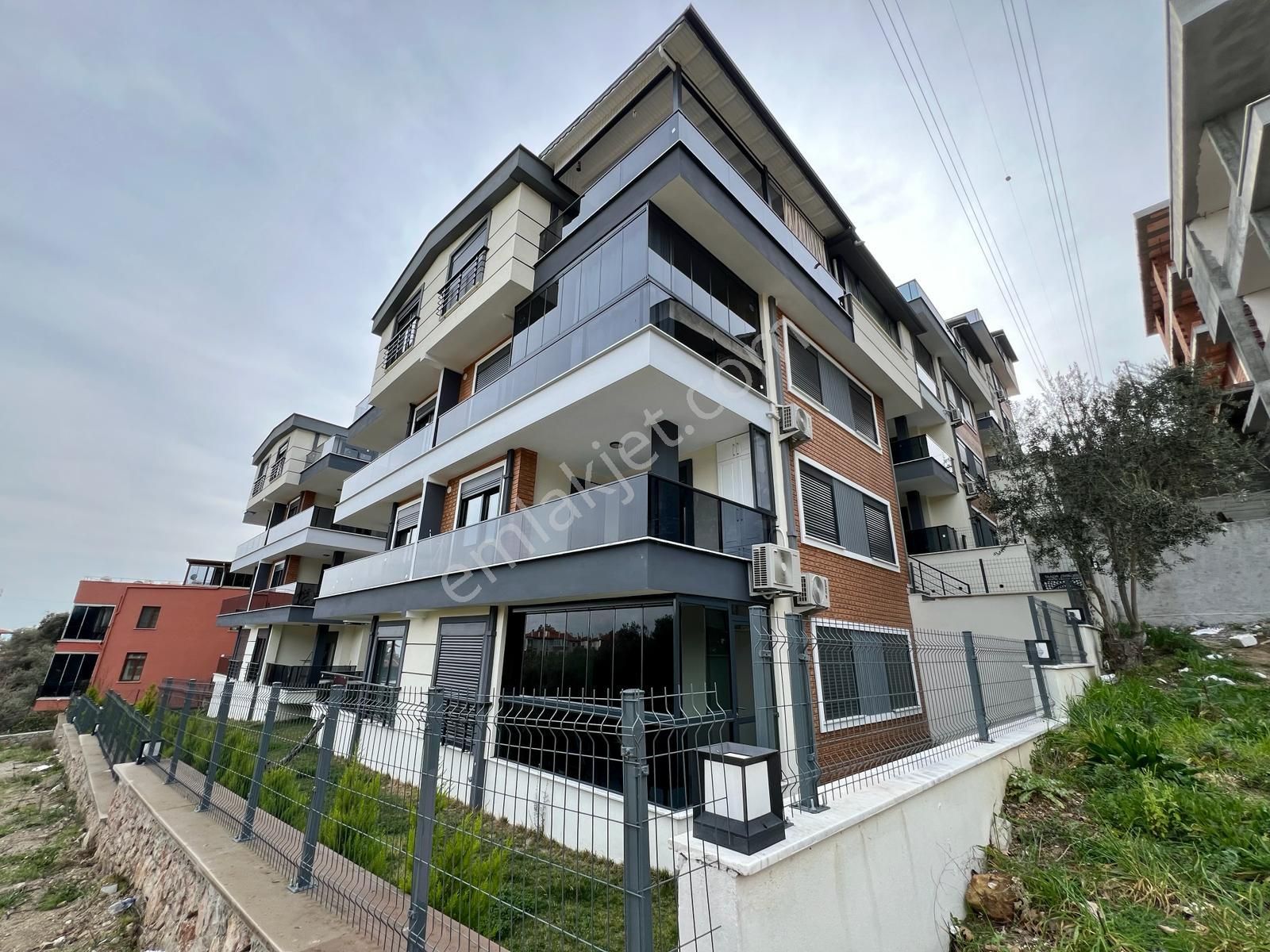 🌜akçay Ay Emlaktan🌛altınolukta Deniz Ve Dağ Manzaralı Geniş Teraslı Satılık 3+1 Ters Dublex Daire